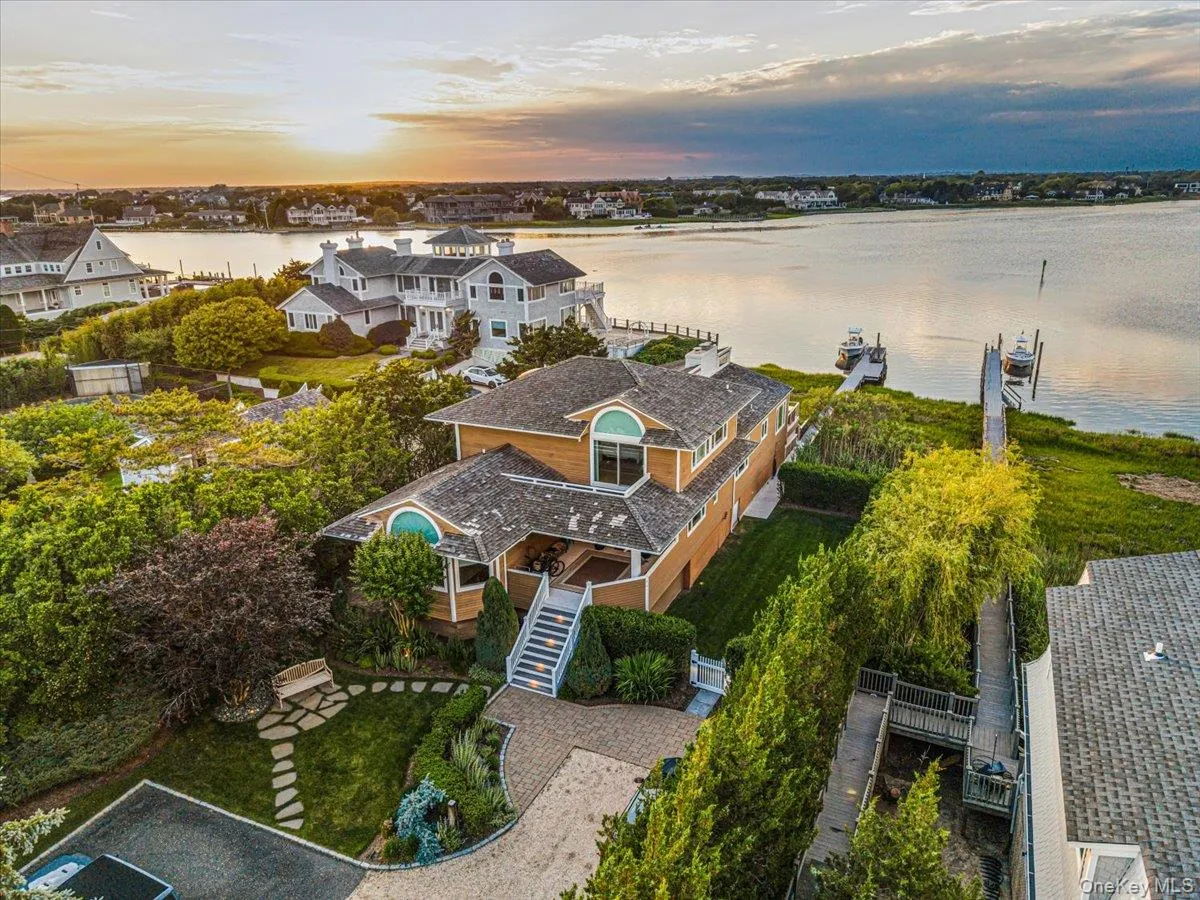 192 Dune Road, Southampton, NY, 4 Bedrooms Bedrooms, 12 Rooms Rooms,2 BathroomsBathrooms,Residential Lease,For Rent,Dune,0,1025615 192 Dune Road, Southampton, NY, 4 Bedrooms Bedrooms, 12 Rooms Rooms,2 BathroomsBathrooms,Residential Lease,For Rent,Dune,0,1025615