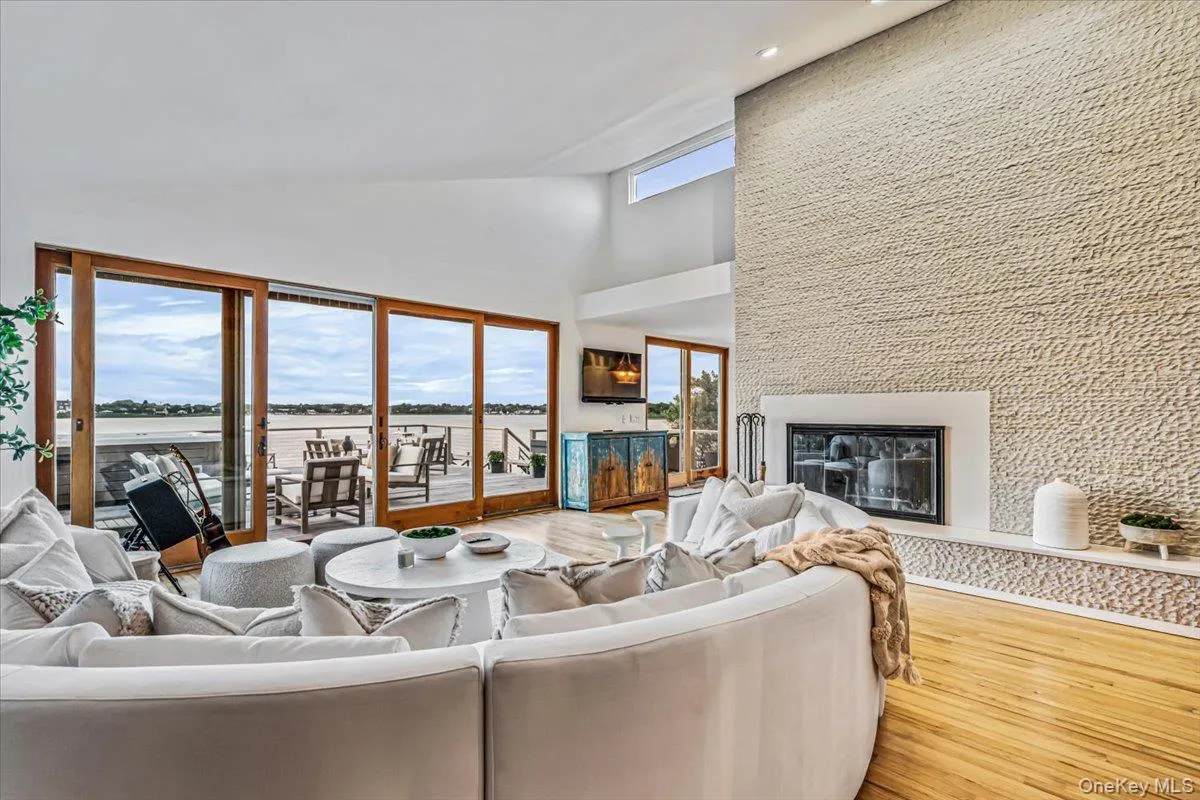 192 Dune Road, Southampton, NY, 4 Bedrooms Bedrooms, 12 Rooms Rooms,2 BathroomsBathrooms,Residential Lease,For Rent,Dune,0,1025615 192 Dune Road, Southampton, NY, 4 Bedrooms Bedrooms, 12 Rooms Rooms,2 BathroomsBathrooms,Residential Lease,For Rent,Dune,0,1025615