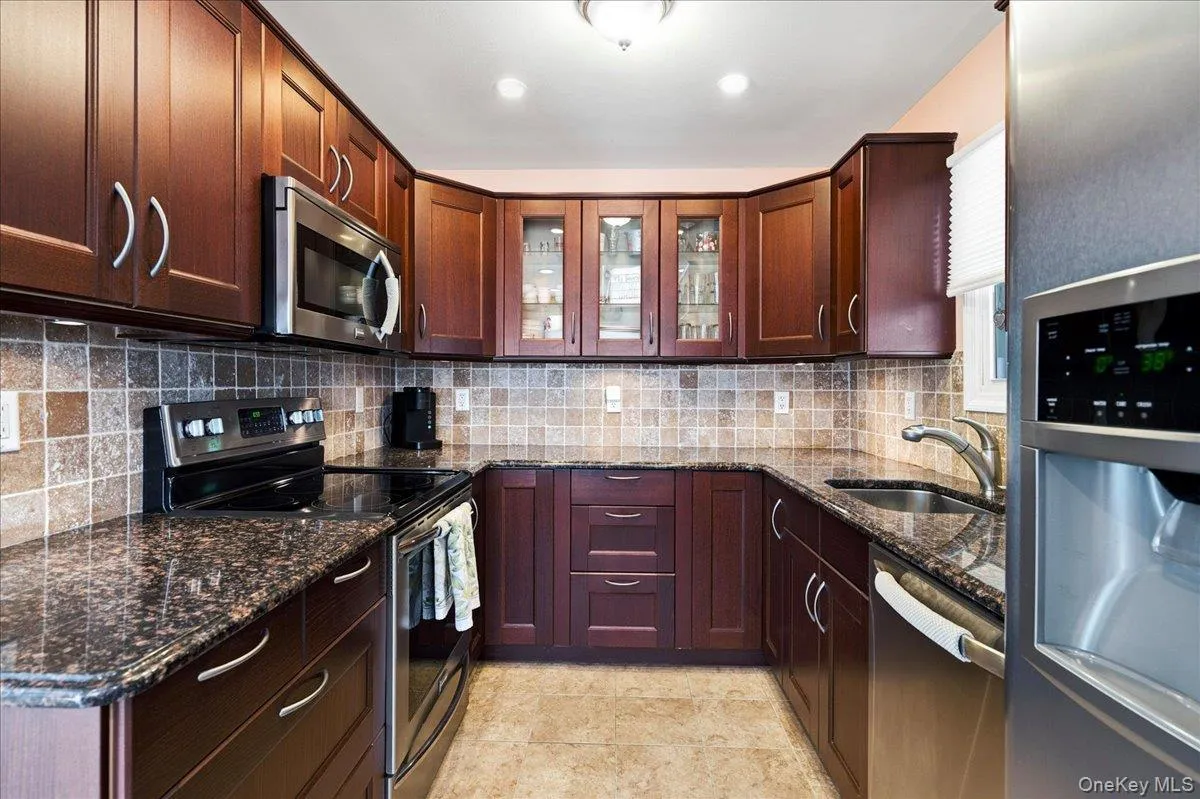 29 Milton Road, Babylon, NY, 3 Bedrooms Bedrooms, 6 Rooms Rooms,2 BathroomsBathrooms,Residential,For Rent,Milton,0,1025627 29 Milton Road, Babylon, NY, 3 Bedrooms Bedrooms, 6 Rooms Rooms,2 BathroomsBathrooms,Residential,For Rent,Milton,0,1025627
