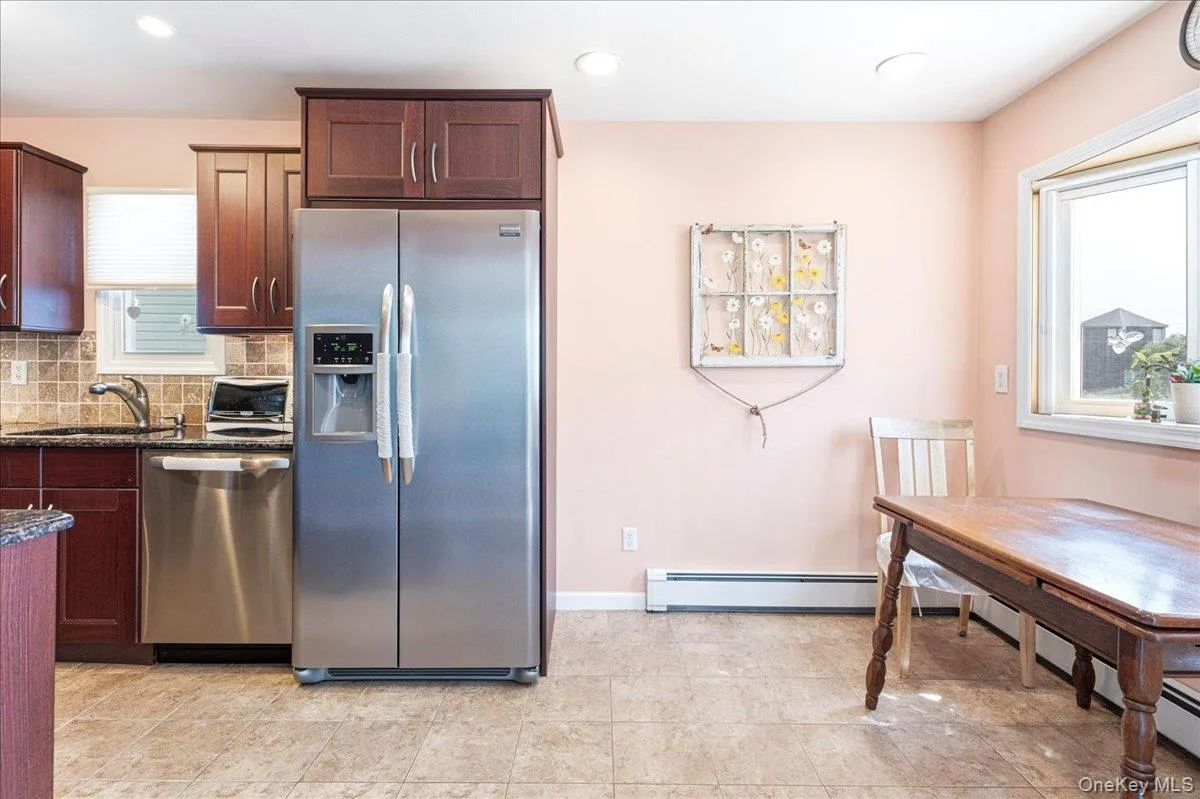 29 Milton Road, Babylon, NY, 3 Bedrooms Bedrooms, 6 Rooms Rooms,2 BathroomsBathrooms,Residential,For Rent,Milton,0,1025627 29 Milton Road, Babylon, NY, 3 Bedrooms Bedrooms, 6 Rooms Rooms,2 BathroomsBathrooms,Residential,For Rent,Milton,0,1025627