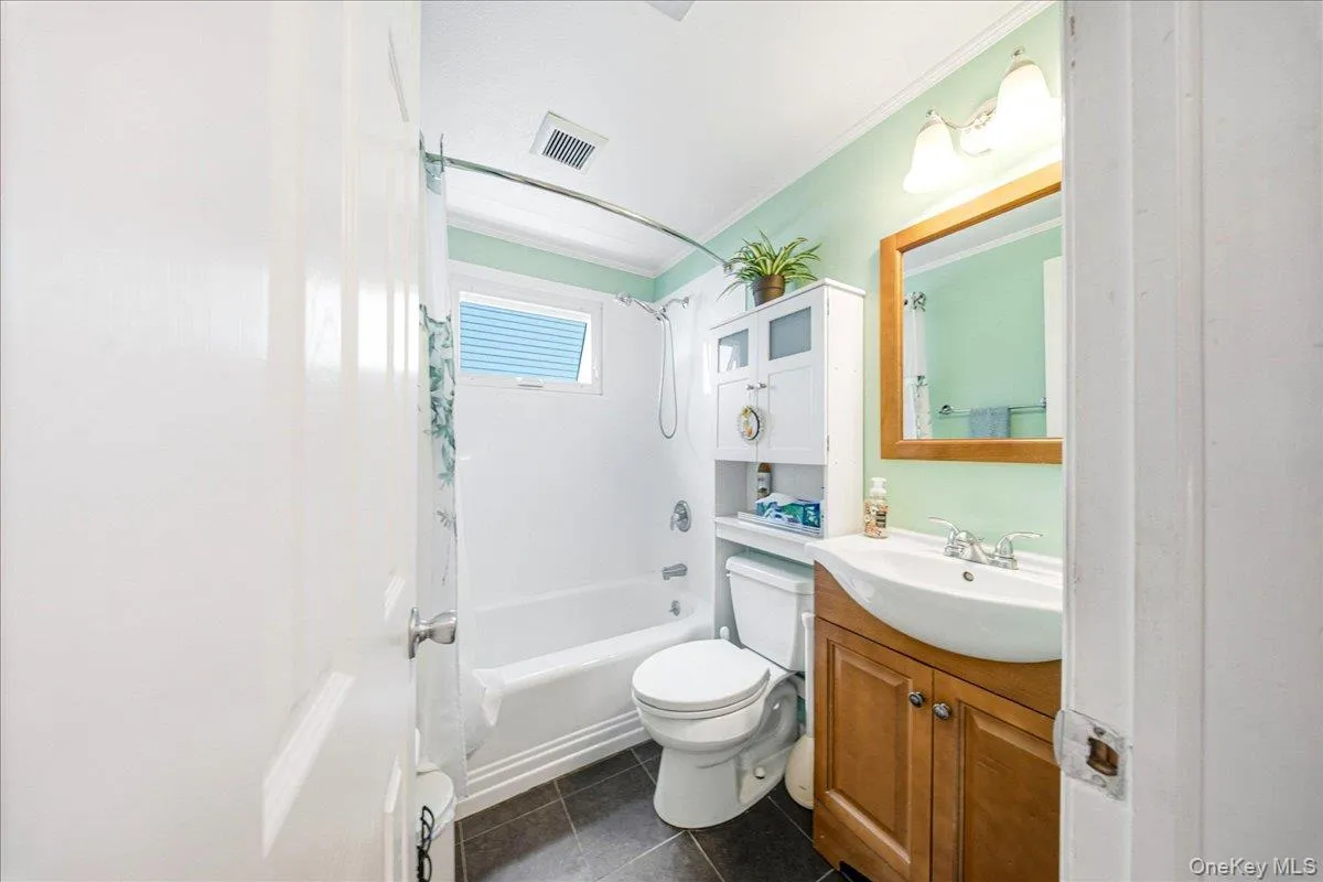 29 Milton Road, Babylon, NY, 3 Bedrooms Bedrooms, 6 Rooms Rooms,2 BathroomsBathrooms,Residential,For Rent,Milton,0,1025627 29 Milton Road, Babylon, NY, 3 Bedrooms Bedrooms, 6 Rooms Rooms,2 BathroomsBathrooms,Residential,For Rent,Milton,0,1025627