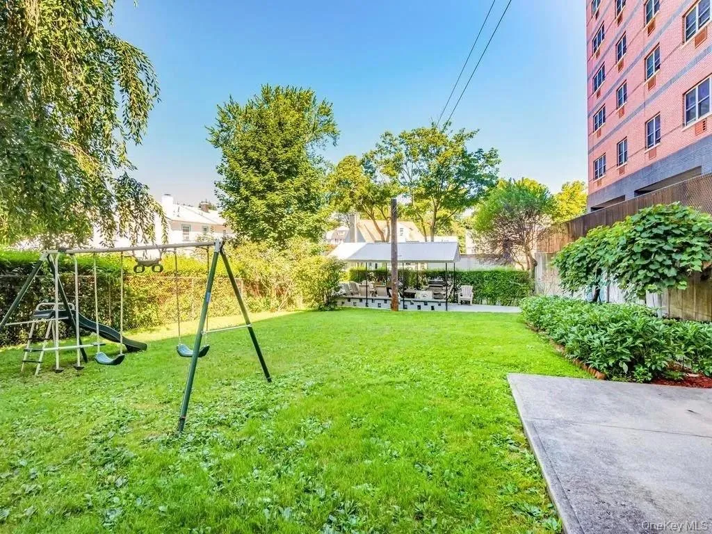 131 Lockwood Avenue, New Rochelle, NY, 2 Bedrooms Bedrooms, 4 Rooms Rooms,1 BathroomBathrooms,Residential Lease,For Rent,Lockwood,0,1025648 131 Lockwood Avenue, New Rochelle, NY, 2 Bedrooms Bedrooms, 4 Rooms Rooms,1 BathroomBathrooms,Residential Lease,For Rent,Lockwood,0,1025648
