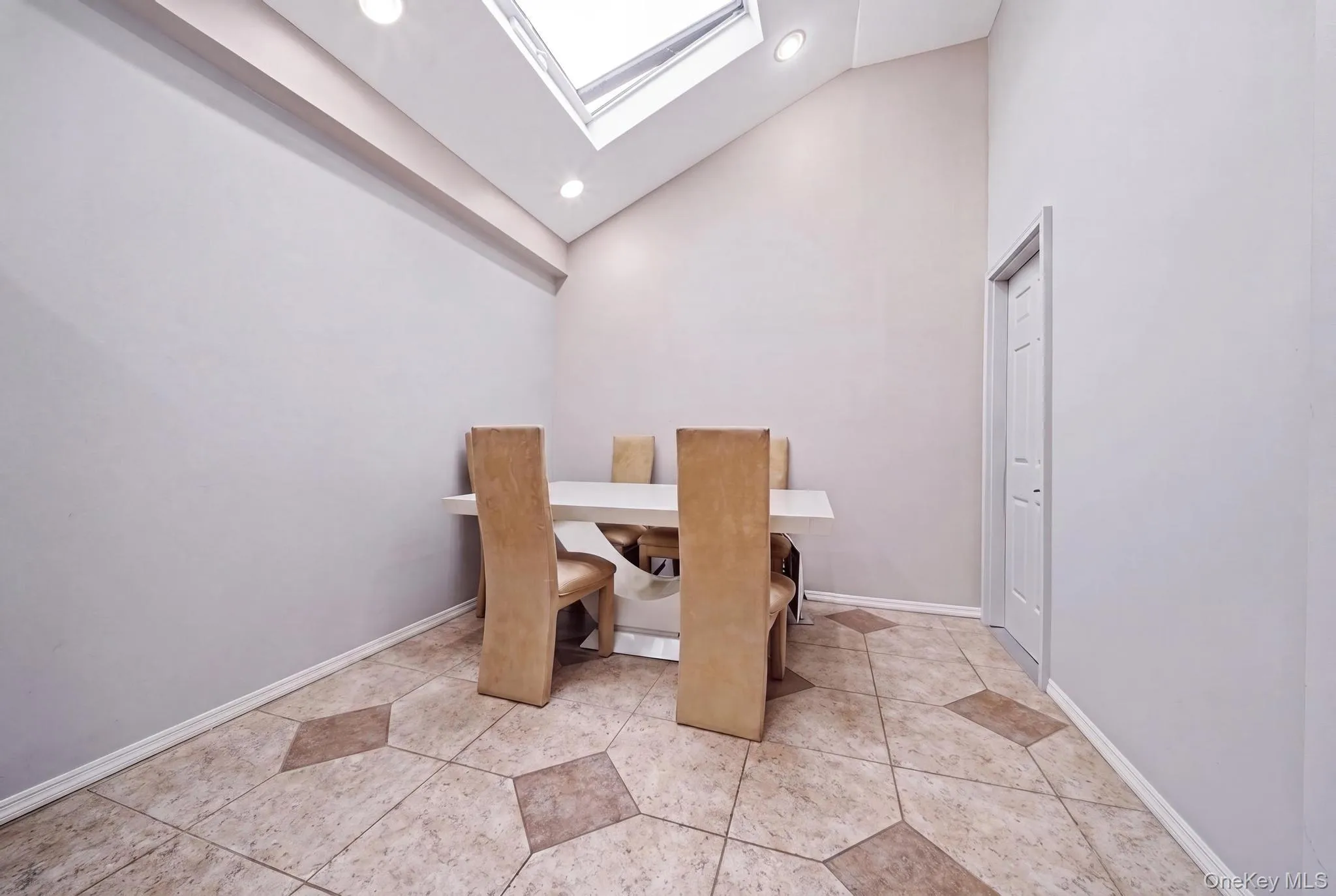 5 Delaware Avenue, Smithtown, NY, 3 Bedrooms Bedrooms, 8 Rooms Rooms,2 BathroomsBathrooms,Residential,For Rent,Delaware,0,1025656 5 Delaware Avenue, Smithtown, NY, 3 Bedrooms Bedrooms, 8 Rooms Rooms,2 BathroomsBathrooms,Residential,For Rent,Delaware,0,1025656