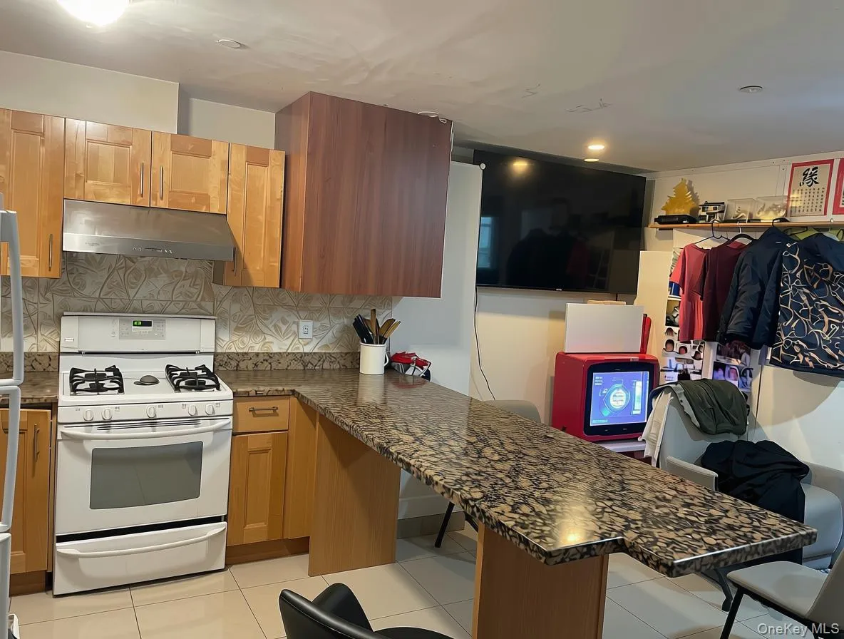 11232 38th Avenue, New York, NY, 1 Bedroom Bedrooms, 3 Rooms Rooms,1 BathroomBathrooms,Residential,For Rent,38th,0,1025659 11232 38th Avenue, New York, NY, 1 Bedroom Bedrooms, 3 Rooms Rooms,1 BathroomBathrooms,Residential,For Rent,38th,0,1025659