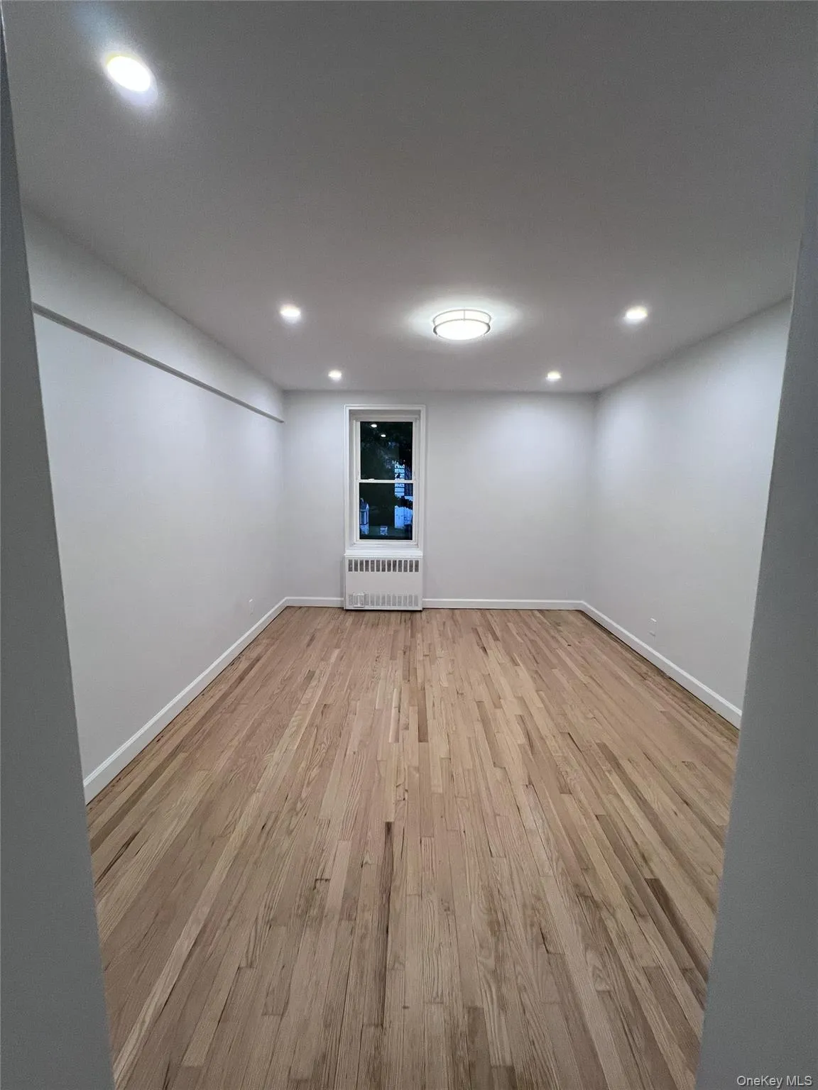 Bedroom -Recessed lighting (high hats) and stylish light fixtures with dimmer Bedroom -Recessed lighting (high hats) and stylish light fixtures with dimmer