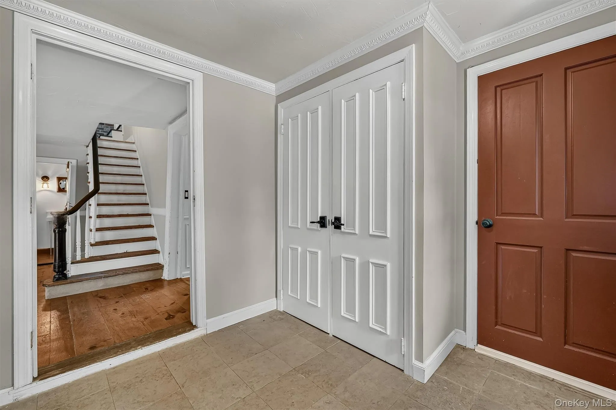 Entrance inside home Entrance inside home