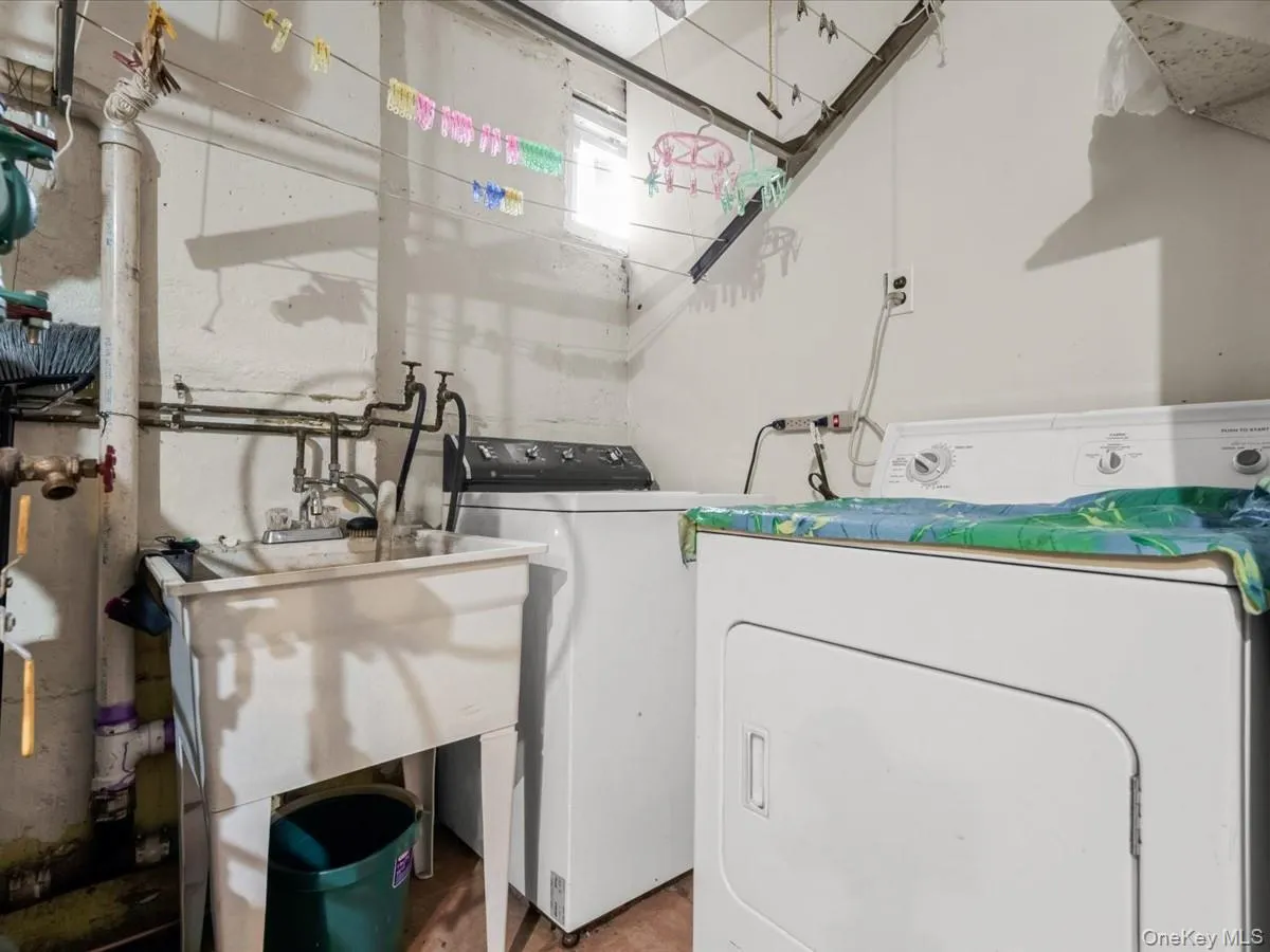 6507 181st Street, New York, NY, 4 Bedrooms Bedrooms, 7 Rooms Rooms,3 BathroomsBathrooms,Residential,For Rent,181st,0,1025679 6507 181st Street, New York, NY, 4 Bedrooms Bedrooms, 7 Rooms Rooms,3 BathroomsBathrooms,Residential,For Rent,181st,0,1025679