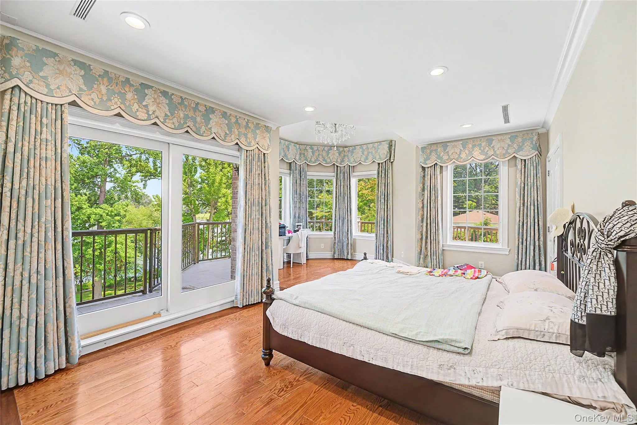 17 lake Road, North Hempstead, NY, 8 Bedrooms Bedrooms, 12 Rooms Rooms,7 BathroomsBathrooms,Residential,For Rent,lake,0,1025682 17 lake Road, North Hempstead, NY, 8 Bedrooms Bedrooms, 12 Rooms Rooms,7 BathroomsBathrooms,Residential,For Rent,lake,0,1025682