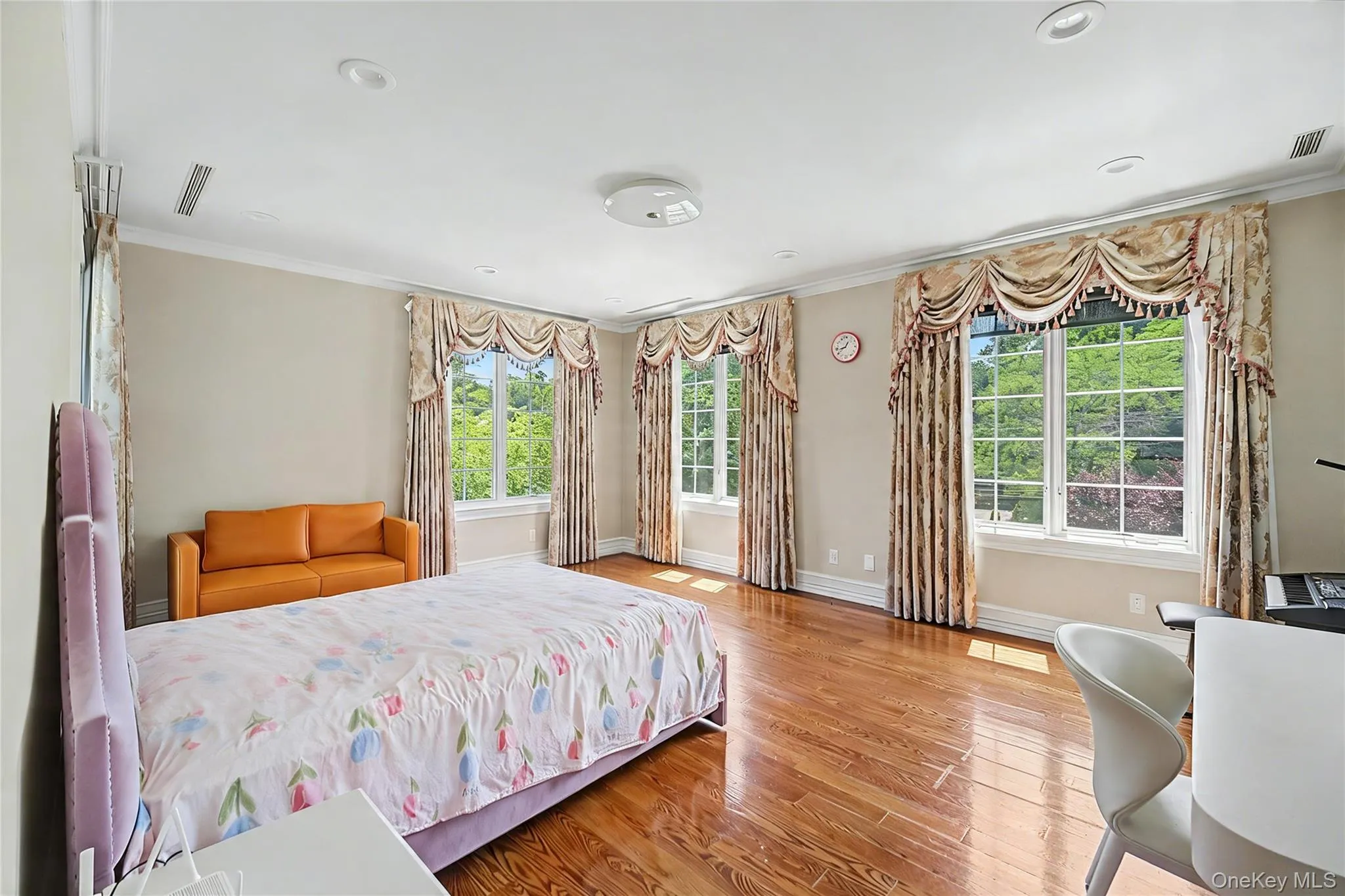 17 lake Road, North Hempstead, NY, 8 Bedrooms Bedrooms, 12 Rooms Rooms,7 BathroomsBathrooms,Residential,For Rent,lake,0,1025682 17 lake Road, North Hempstead, NY, 8 Bedrooms Bedrooms, 12 Rooms Rooms,7 BathroomsBathrooms,Residential,For Rent,lake,0,1025682