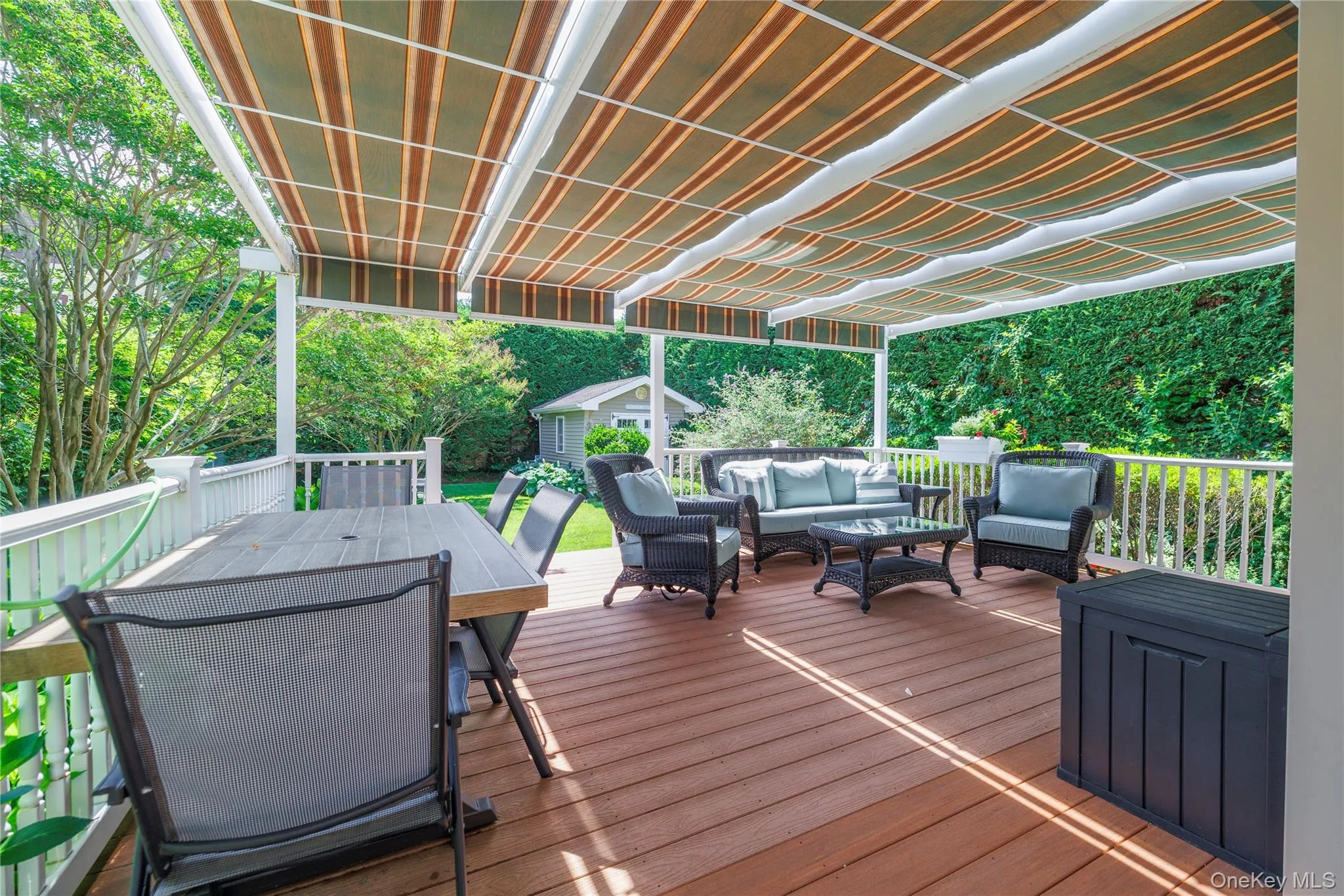 Outdoor Living ! Outdoor Living !