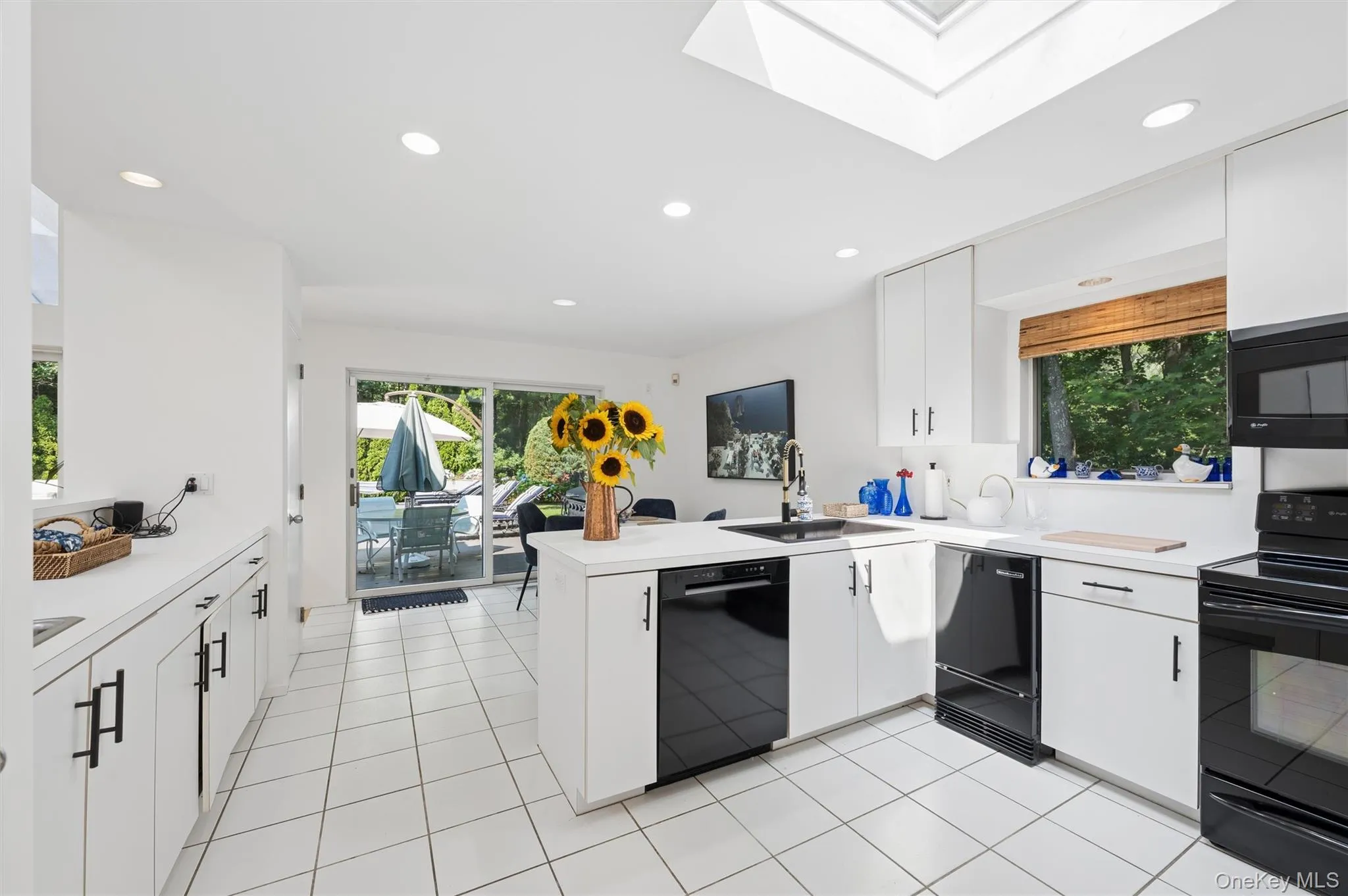 16 Elizabeth Lane, Southampton, NY, 4 Bedrooms Bedrooms, 9 Rooms Rooms,3 BathroomsBathrooms,Residential Lease,For Rent,Elizabeth,0,1025684 16 Elizabeth Lane, Southampton, NY, 4 Bedrooms Bedrooms, 9 Rooms Rooms,3 BathroomsBathrooms,Residential Lease,For Rent,Elizabeth,0,1025684