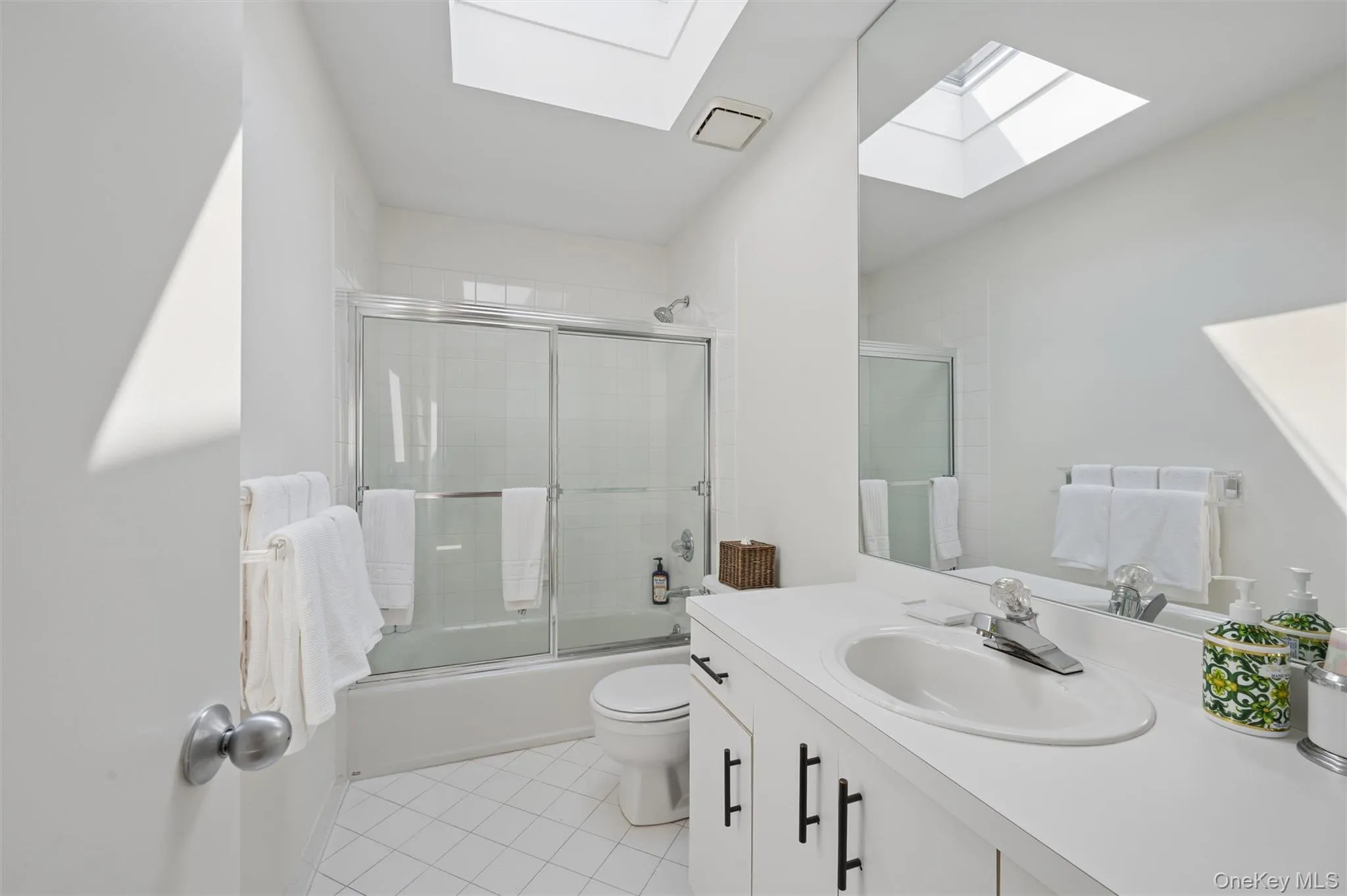 16 Elizabeth Lane, Southampton, NY, 4 Bedrooms Bedrooms, 9 Rooms Rooms,3 BathroomsBathrooms,Residential Lease,For Rent,Elizabeth,0,1025684 16 Elizabeth Lane, Southampton, NY, 4 Bedrooms Bedrooms, 9 Rooms Rooms,3 BathroomsBathrooms,Residential Lease,For Rent,Elizabeth,0,1025684