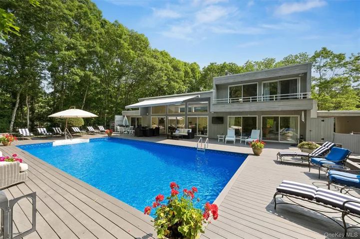16 Elizabeth Lane, Southampton, New York 11959