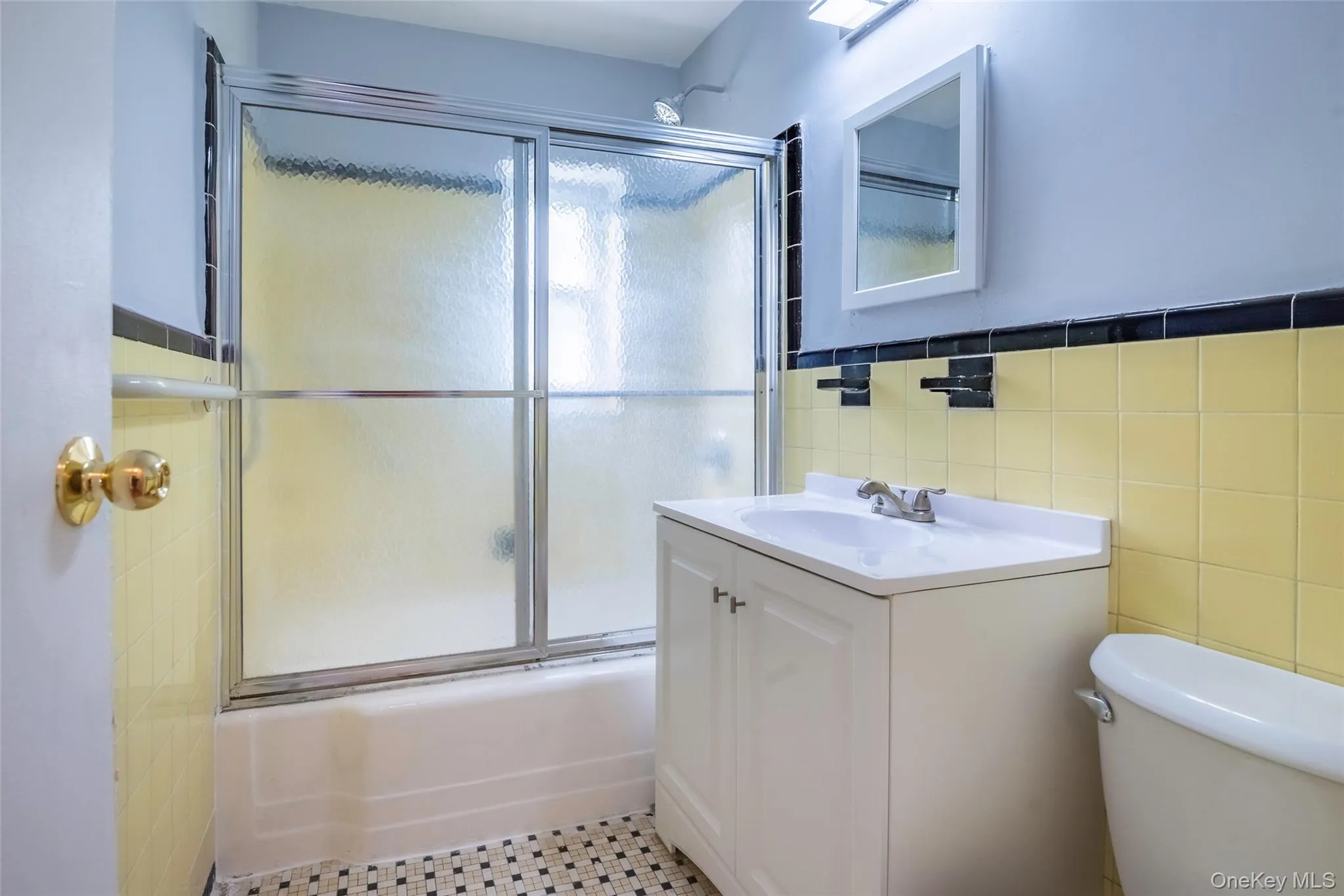 221 Middle Neck Road, North Hempstead, NY, 1 Bedroom Bedrooms, 4 Rooms Rooms,1 BathroomBathrooms,Residential,For Rent,Middle Neck,0,1025695 221 Middle Neck Road, North Hempstead, NY, 1 Bedroom Bedrooms, 4 Rooms Rooms,1 BathroomBathrooms,Residential,For Rent,Middle Neck,0,1025695
