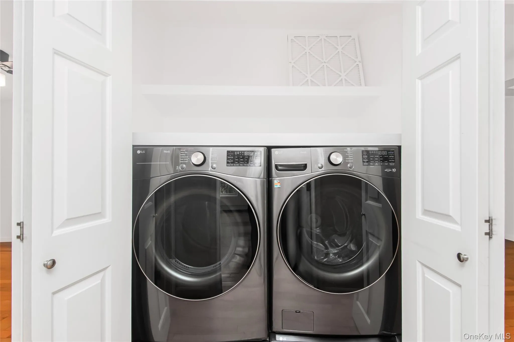 LG Washer & Dryer on the 2nd Level LG Washer & Dryer on the 2nd Level