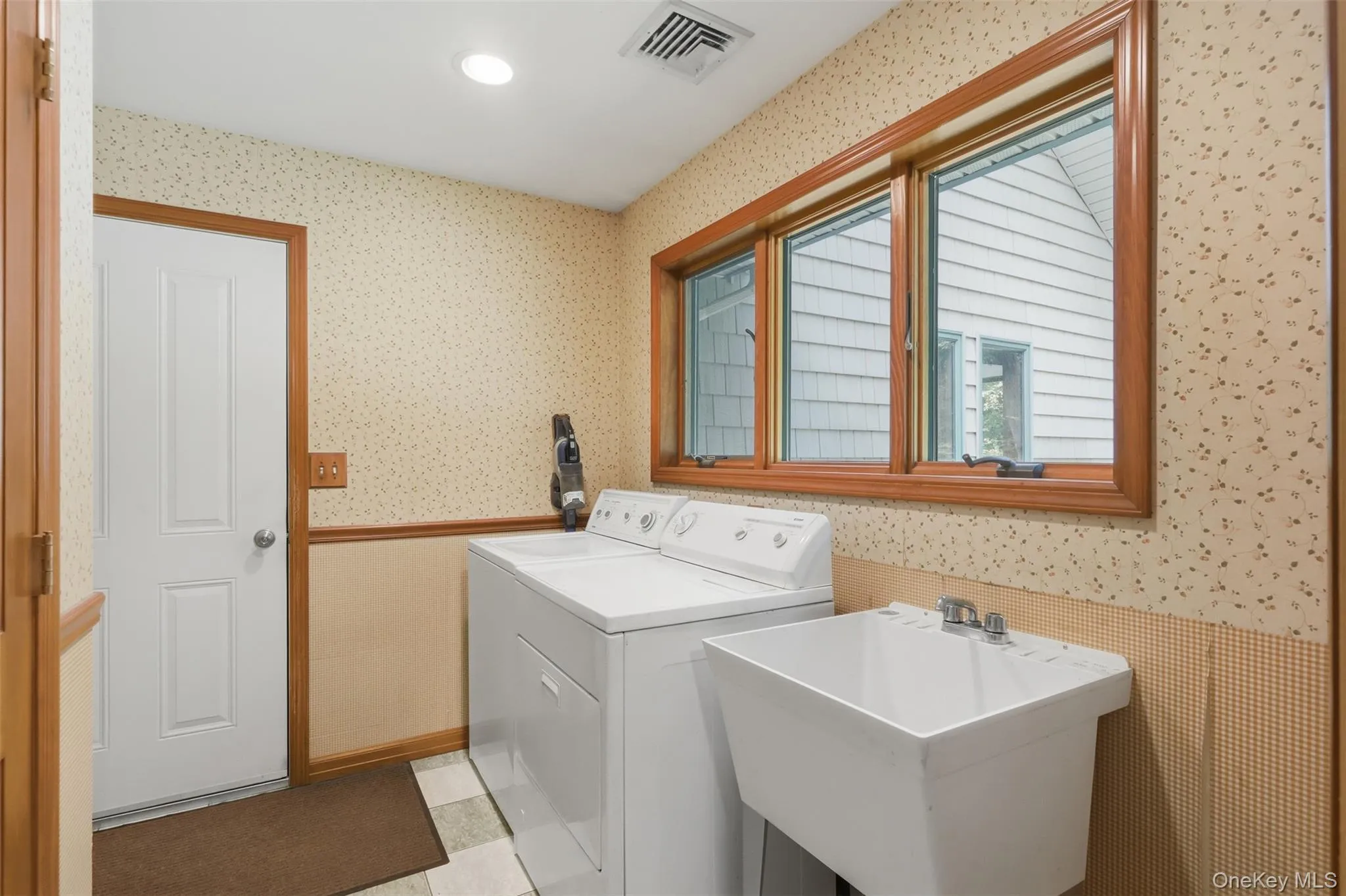 68 Bowen Road, Warwick (town), NY, 3 Bedrooms Bedrooms, 7 Rooms Rooms,2 BathroomsBathrooms,Residential,For Rent,Bowen,0,1025697 68 Bowen Road, Warwick (town), NY, 3 Bedrooms Bedrooms, 7 Rooms Rooms,2 BathroomsBathrooms,Residential,For Rent,Bowen,0,1025697