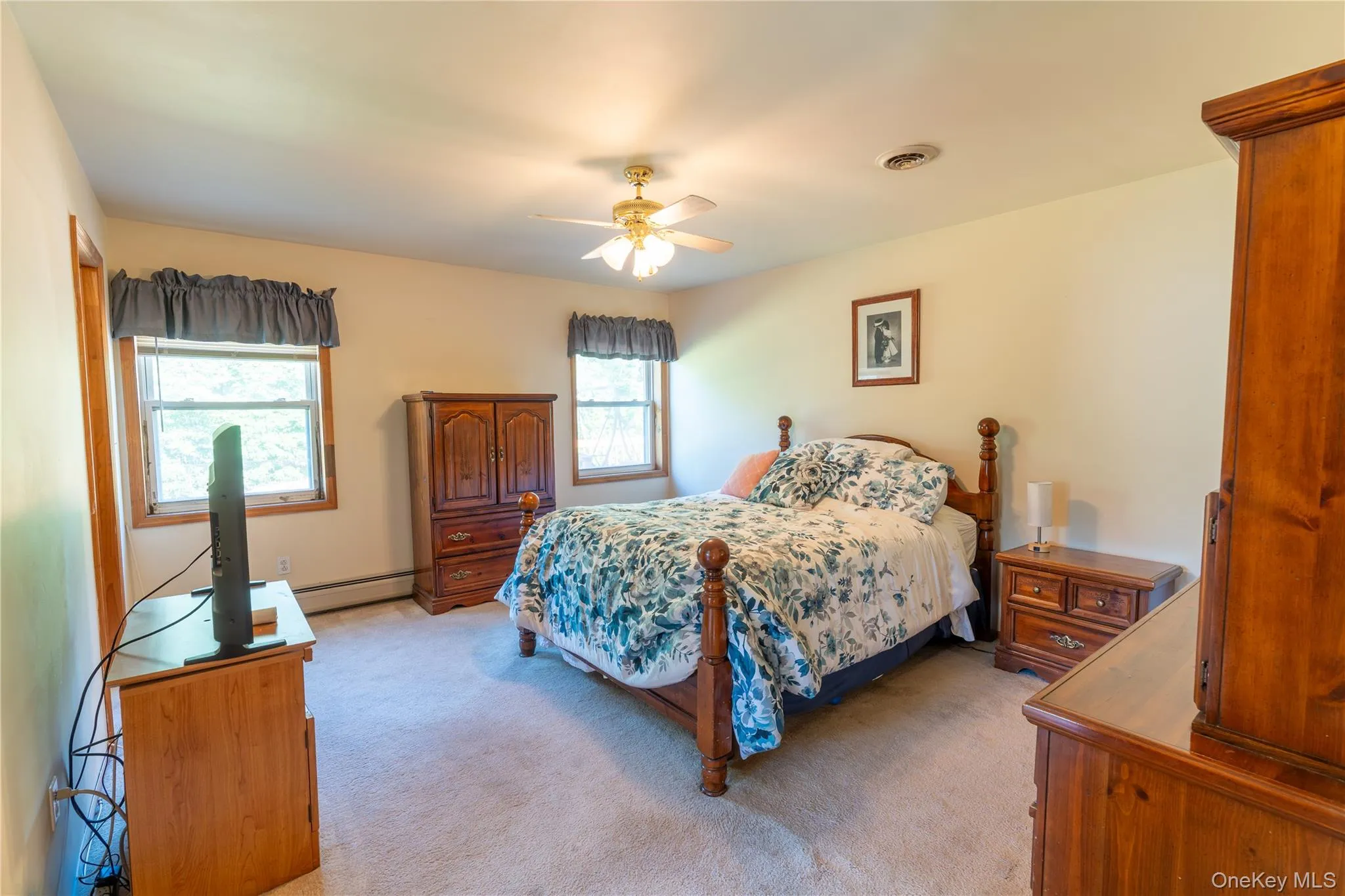 Master bedroom Master bedroom