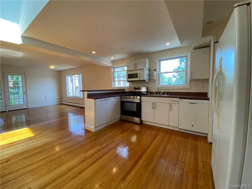 188 Main Street, Orangetown, NY, 3 Bedrooms Bedrooms, 7 Rooms Rooms,3 BathroomsBathrooms,Residential Lease,For Rent,Main,0,1025701 188 Main Street, Orangetown, NY, 3 Bedrooms Bedrooms, 7 Rooms Rooms,3 BathroomsBathrooms,Residential Lease,For Rent,Main,0,1025701