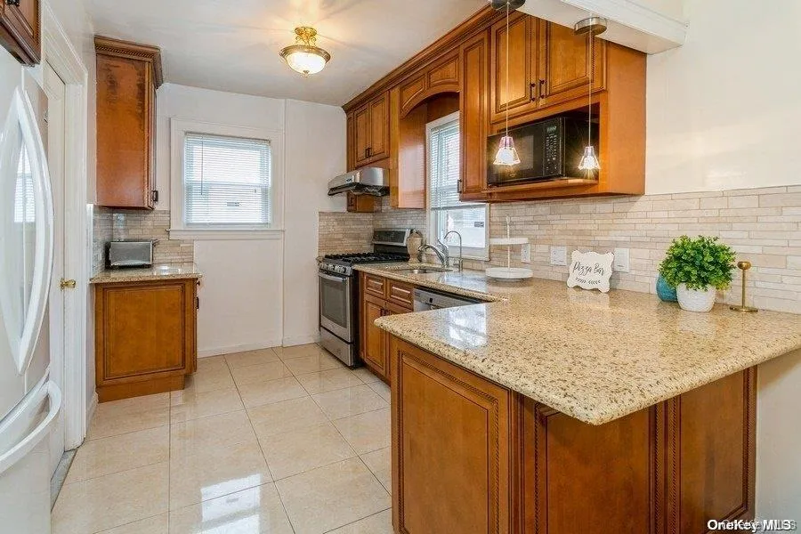 44 Jayson Avenue, North Hempstead, NY, 3 Bedrooms Bedrooms, 8 Rooms Rooms,2 BathroomsBathrooms,Residential,For Rent,Jayson,0,1025710 44 Jayson Avenue, North Hempstead, NY, 3 Bedrooms Bedrooms, 8 Rooms Rooms,2 BathroomsBathrooms,Residential,For Rent,Jayson,0,1025710