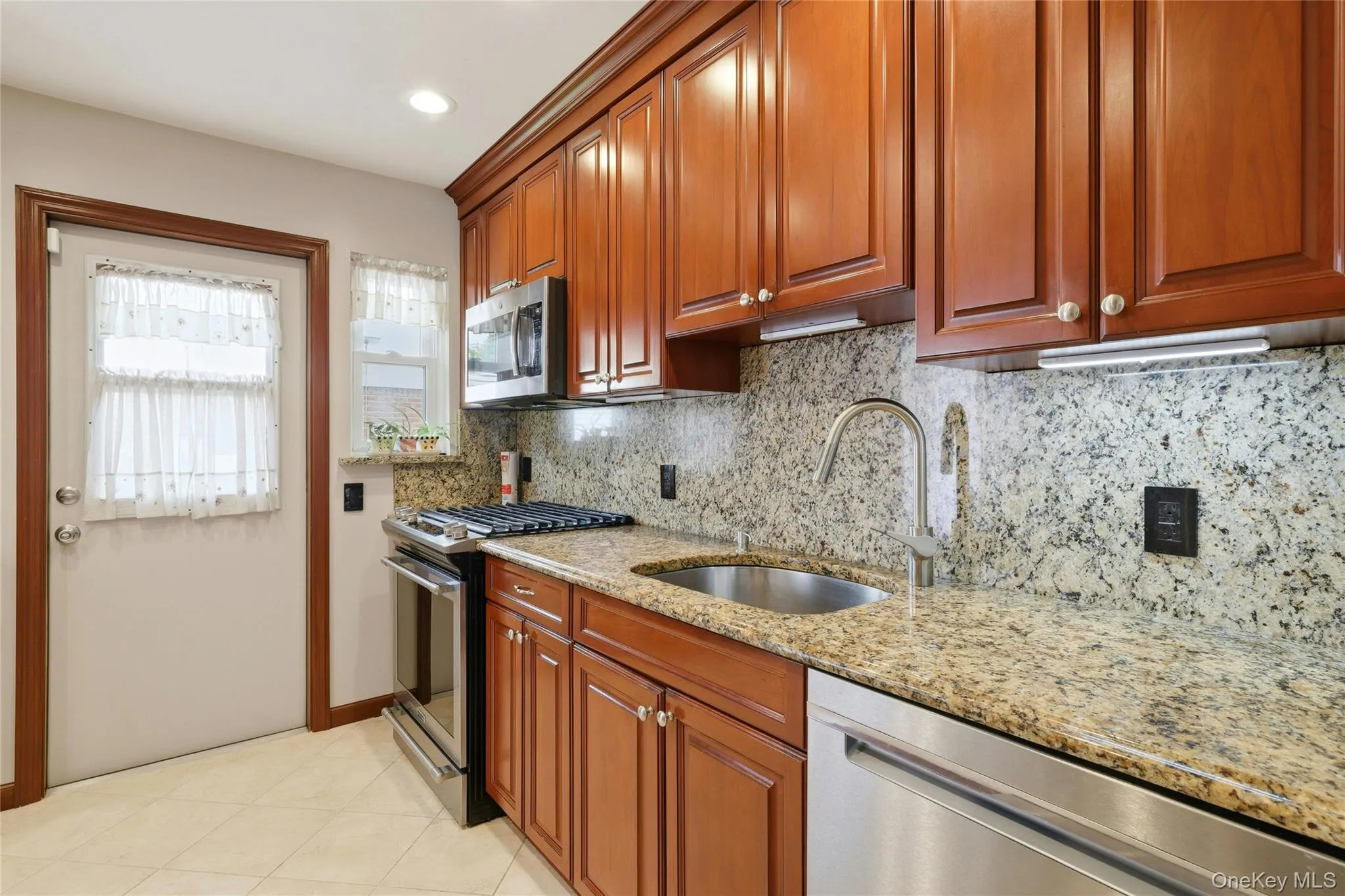 70 Birchwood Drive, North Hempstead, NY, 4 Bedrooms Bedrooms, 8 Rooms Rooms,2 BathroomsBathrooms,Residential,For Rent,Birchwood,0,1025720 70 Birchwood Drive, North Hempstead, NY, 4 Bedrooms Bedrooms, 8 Rooms Rooms,2 BathroomsBathrooms,Residential,For Rent,Birchwood,0,1025720