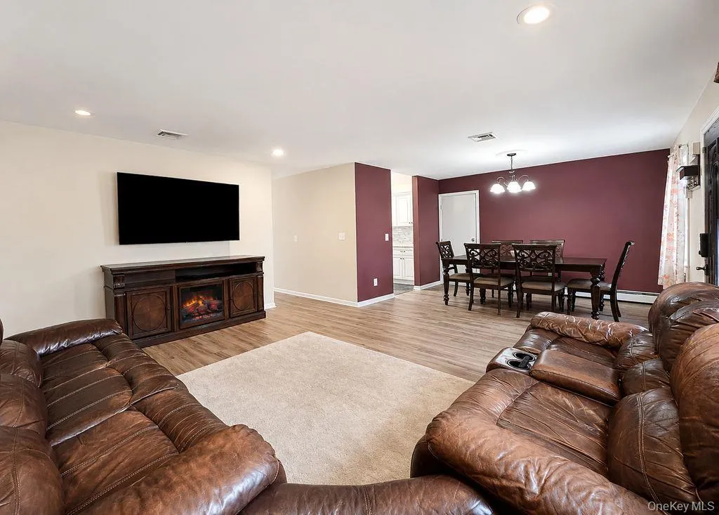 31 Westwood Drive, Brookhaven, NY, 4 Bedrooms Bedrooms, 8 Rooms Rooms,2 BathroomsBathrooms,Residential,For Rent,Westwood,0,1025731 31 Westwood Drive, Brookhaven, NY, 4 Bedrooms Bedrooms, 8 Rooms Rooms,2 BathroomsBathrooms,Residential,For Rent,Westwood,0,1025731