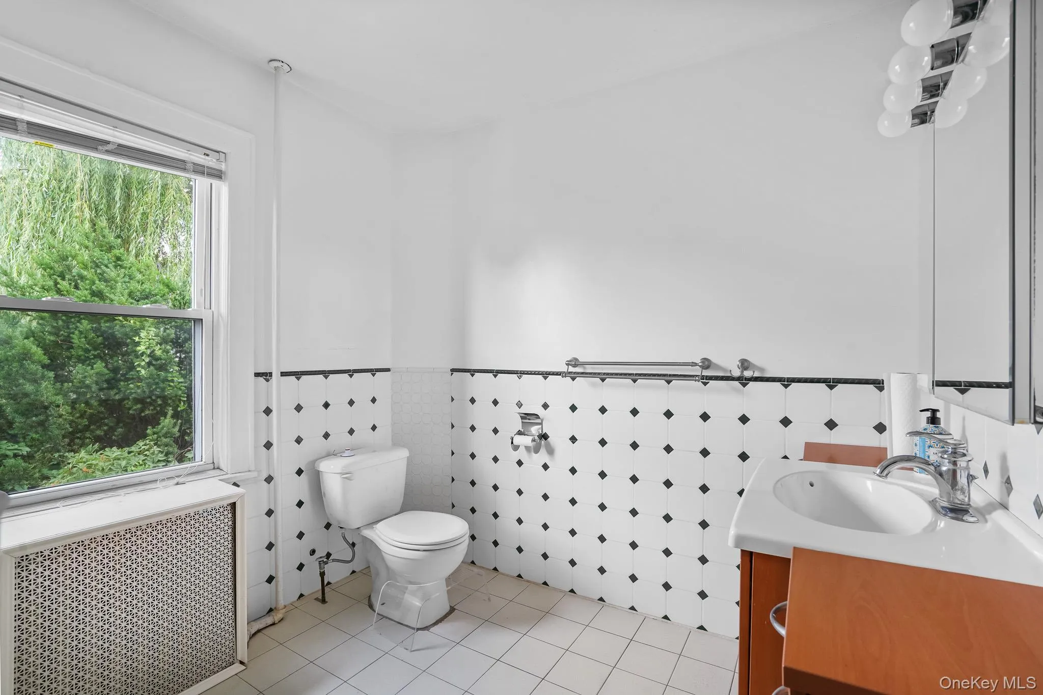 Second floor full bathroom Second floor full bathroom