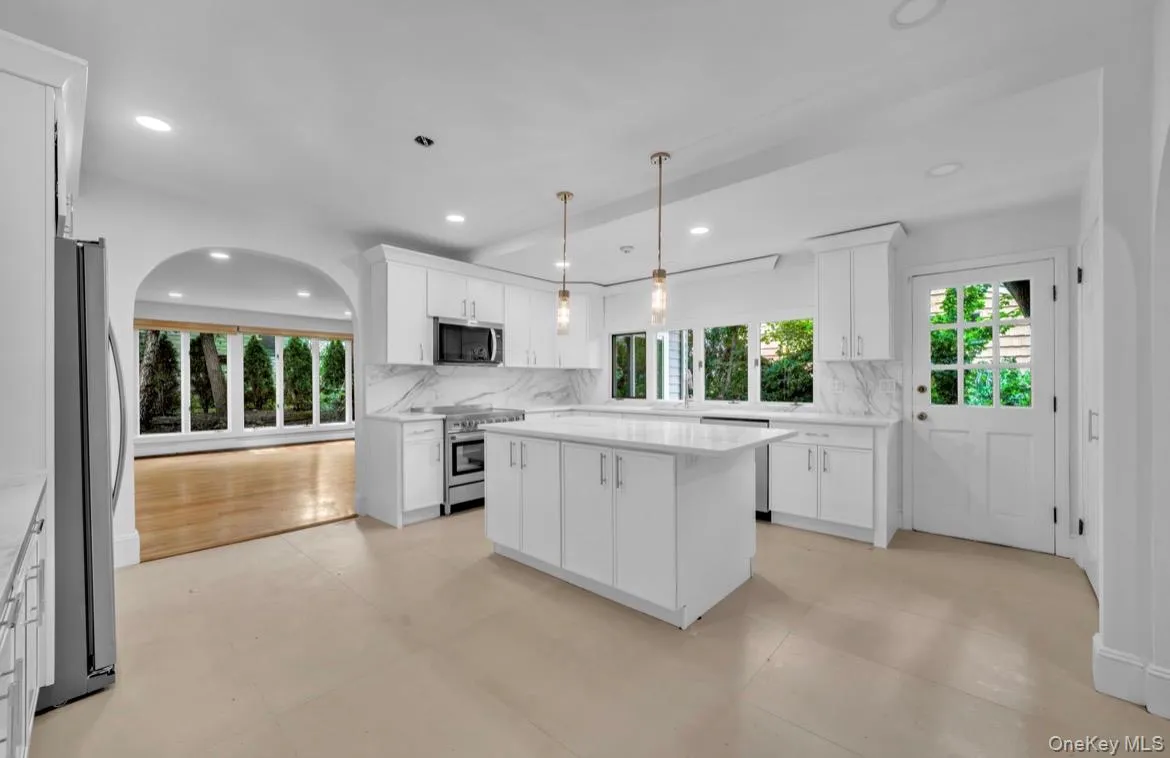 4 Potters Court, North Hempstead, NY, 4 Bedrooms Bedrooms, 7 Rooms Rooms,3 BathroomsBathrooms,Residential Lease,For Rent,Potters,0,1025762 4 Potters Court, North Hempstead, NY, 4 Bedrooms Bedrooms, 7 Rooms Rooms,3 BathroomsBathrooms,Residential Lease,For Rent,Potters,0,1025762