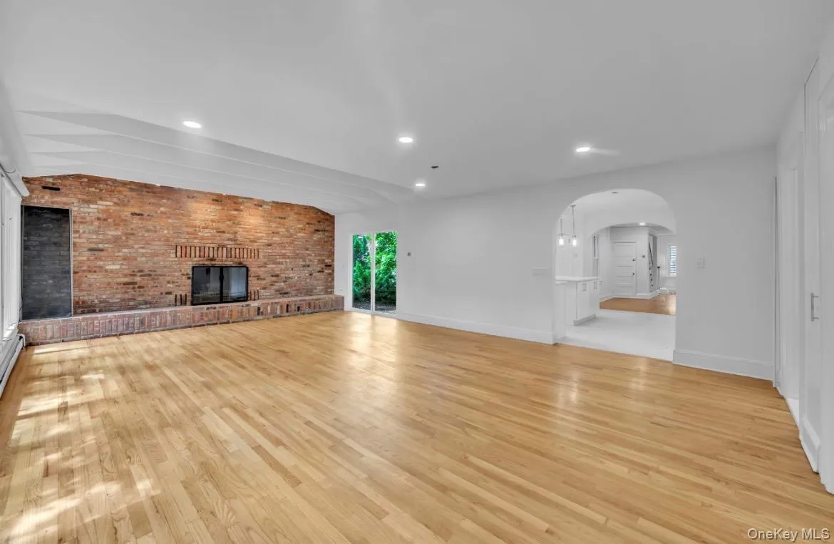 4 Potters Court, North Hempstead, NY, 4 Bedrooms Bedrooms, 7 Rooms Rooms,3 BathroomsBathrooms,Residential Lease,For Rent,Potters,0,1025762 4 Potters Court, North Hempstead, NY, 4 Bedrooms Bedrooms, 7 Rooms Rooms,3 BathroomsBathrooms,Residential Lease,For Rent,Potters,0,1025762