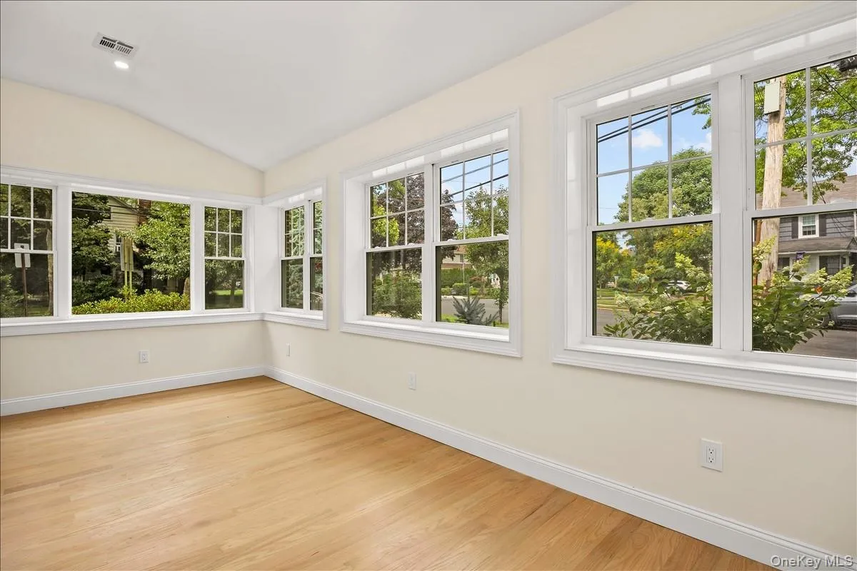 78 Ontario Road, North Hempstead, NY, 4 Bedrooms Bedrooms, 12 Rooms Rooms,3 BathroomsBathrooms,Residential,For Rent,Ontario,0,1025777 78 Ontario Road, North Hempstead, NY, 4 Bedrooms Bedrooms, 12 Rooms Rooms,3 BathroomsBathrooms,Residential,For Rent,Ontario,0,1025777