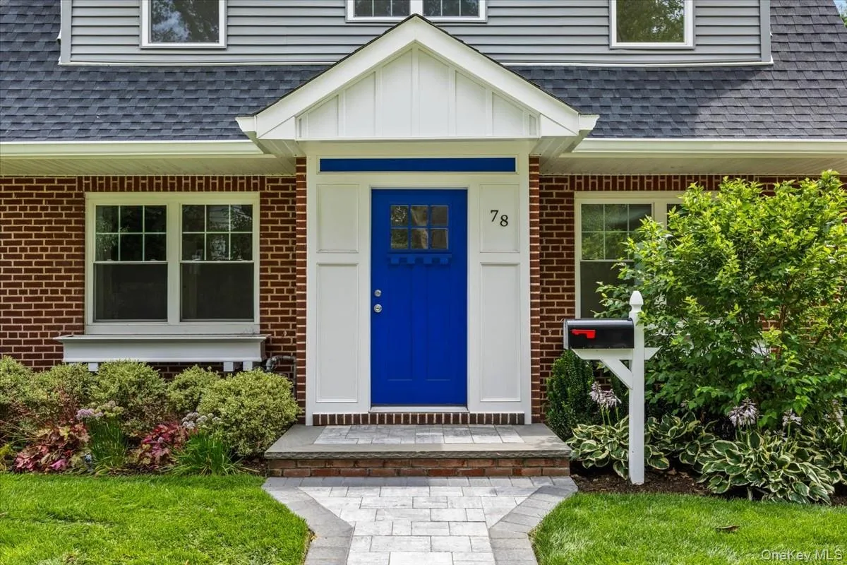 Front door view of 78 Ontario Rd, situated on a quiet, low-traffic suburban street with a private gated community feel and zero commuter cut-through traffic. Front door view of 78 Ontario Rd, situated on a quiet, low-traffic suburban street with a private gated community feel and zero commuter cut-through traffic.