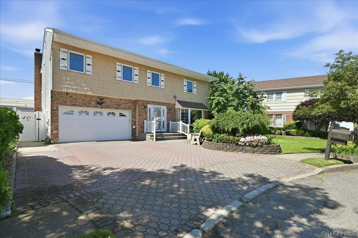 117 Melanie Drive, Hempstead, NY, 5 Bedrooms Bedrooms, 9 Rooms Rooms,3 BathroomsBathrooms,Residential,For Rent,Melanie,0,1025789 117 Melanie Drive, Hempstead, NY, 5 Bedrooms Bedrooms, 9 Rooms Rooms,3 BathroomsBathrooms,Residential,For Rent,Melanie,0,1025789