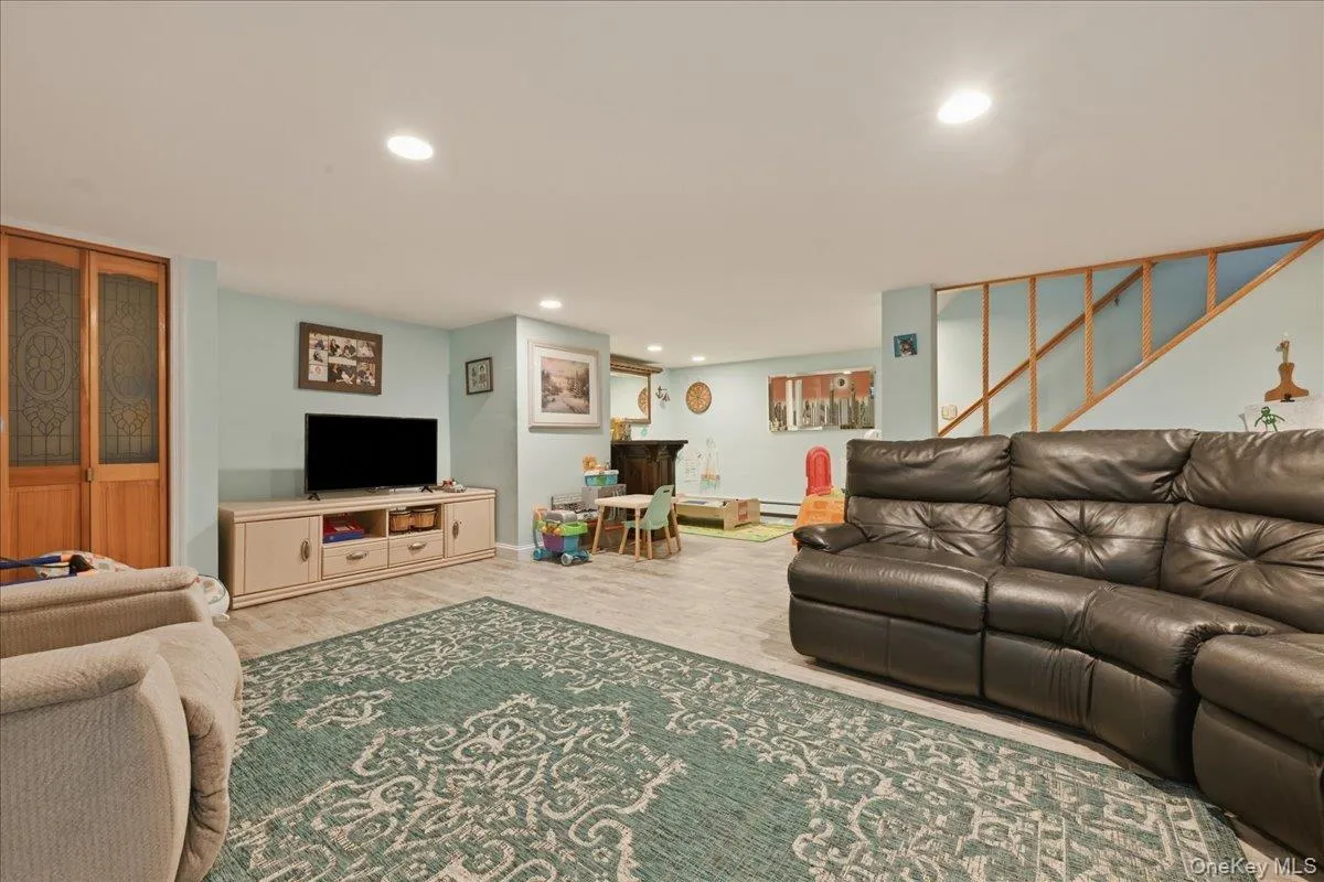 117 Melanie Drive, Hempstead, NY, 5 Bedrooms Bedrooms, 9 Rooms Rooms,3 BathroomsBathrooms,Residential,For Rent,Melanie,0,1025789 117 Melanie Drive, Hempstead, NY, 5 Bedrooms Bedrooms, 9 Rooms Rooms,3 BathroomsBathrooms,Residential,For Rent,Melanie,0,1025789