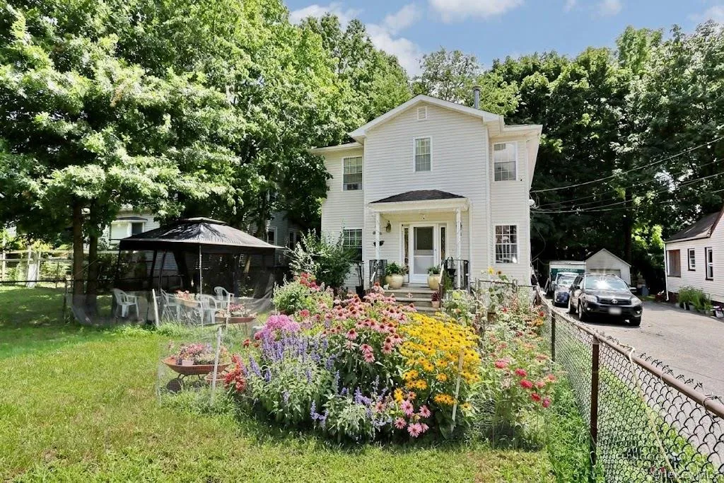 18 Orchard Street, Ramapo, NY, 5 Bedrooms Bedrooms, 9 Rooms Rooms,2 BathroomsBathrooms,Residential,For Rent,Orchard,0,1025790 18 Orchard Street, Ramapo, NY, 5 Bedrooms Bedrooms, 9 Rooms Rooms,2 BathroomsBathrooms,Residential,For Rent,Orchard,0,1025790