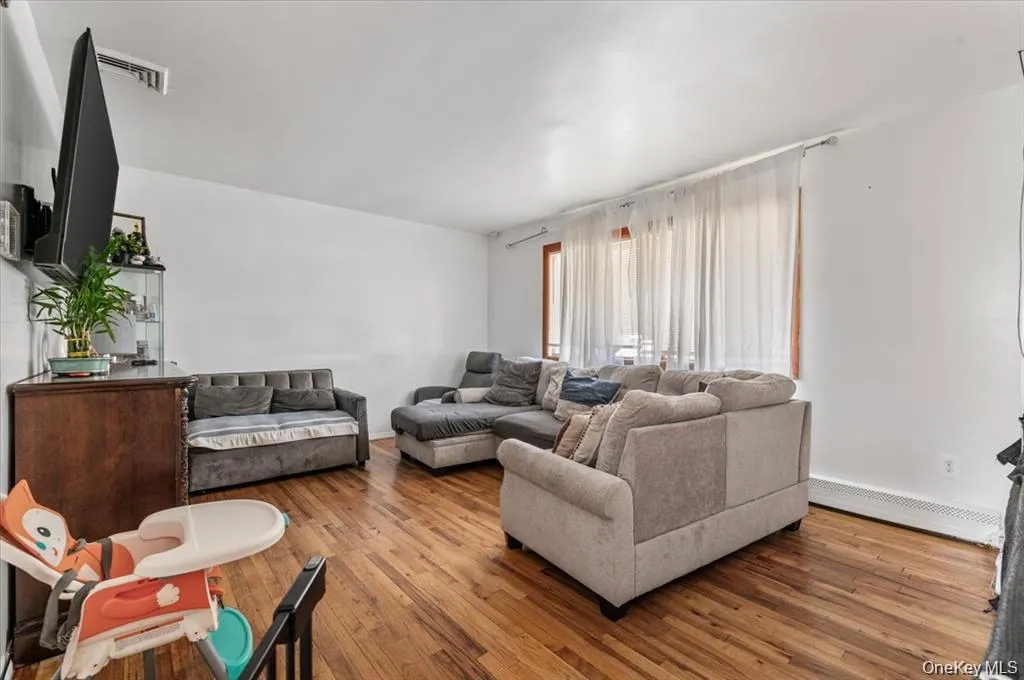 22 Hudson Place, Hempstead, NY, 6 Bedrooms Bedrooms, 8 Rooms Rooms,2 BathroomsBathrooms,Residential Lease,For Rent,Hudson,0,1025793 22 Hudson Place, Hempstead, NY, 6 Bedrooms Bedrooms, 8 Rooms Rooms,2 BathroomsBathrooms,Residential Lease,For Rent,Hudson,0,1025793