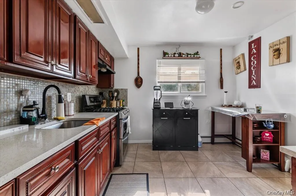 22 Hudson Place, Hempstead, NY, 6 Bedrooms Bedrooms, 8 Rooms Rooms,2 BathroomsBathrooms,Residential Lease,For Rent,Hudson,0,1025793 22 Hudson Place, Hempstead, NY, 6 Bedrooms Bedrooms, 8 Rooms Rooms,2 BathroomsBathrooms,Residential Lease,For Rent,Hudson,0,1025793