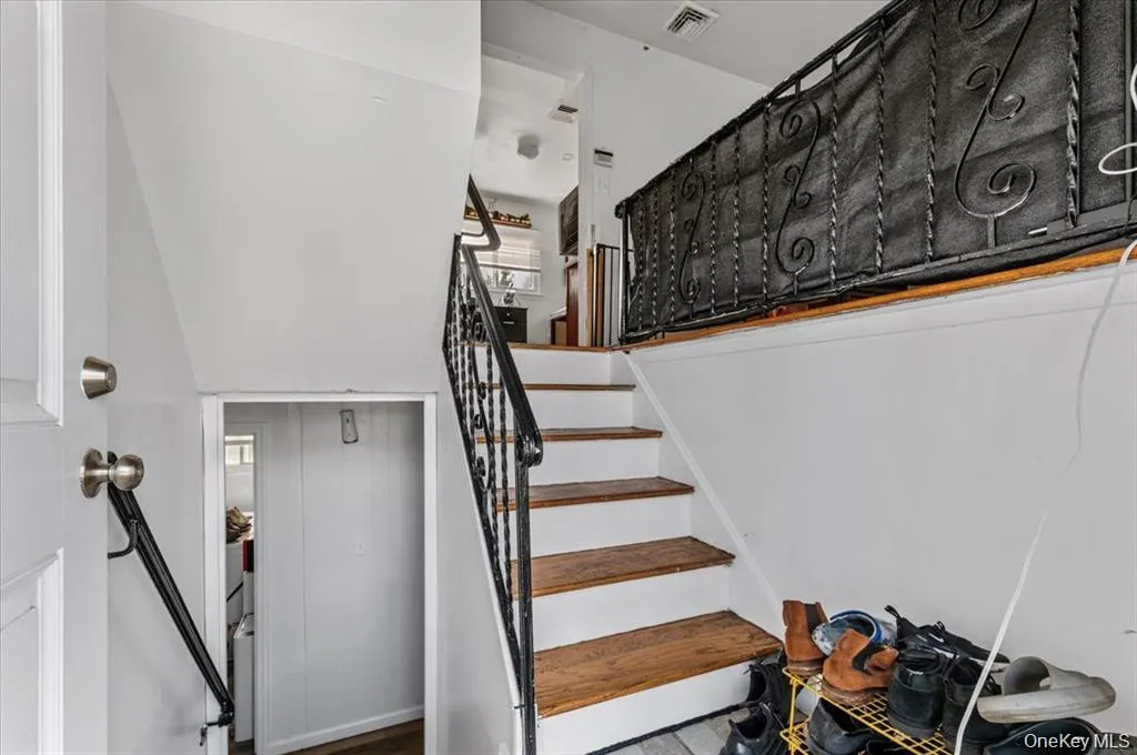 22 Hudson Place, Hempstead, NY, 6 Bedrooms Bedrooms, 8 Rooms Rooms,2 BathroomsBathrooms,Residential Lease,For Rent,Hudson,0,1025793 22 Hudson Place, Hempstead, NY, 6 Bedrooms Bedrooms, 8 Rooms Rooms,2 BathroomsBathrooms,Residential Lease,For Rent,Hudson,0,1025793