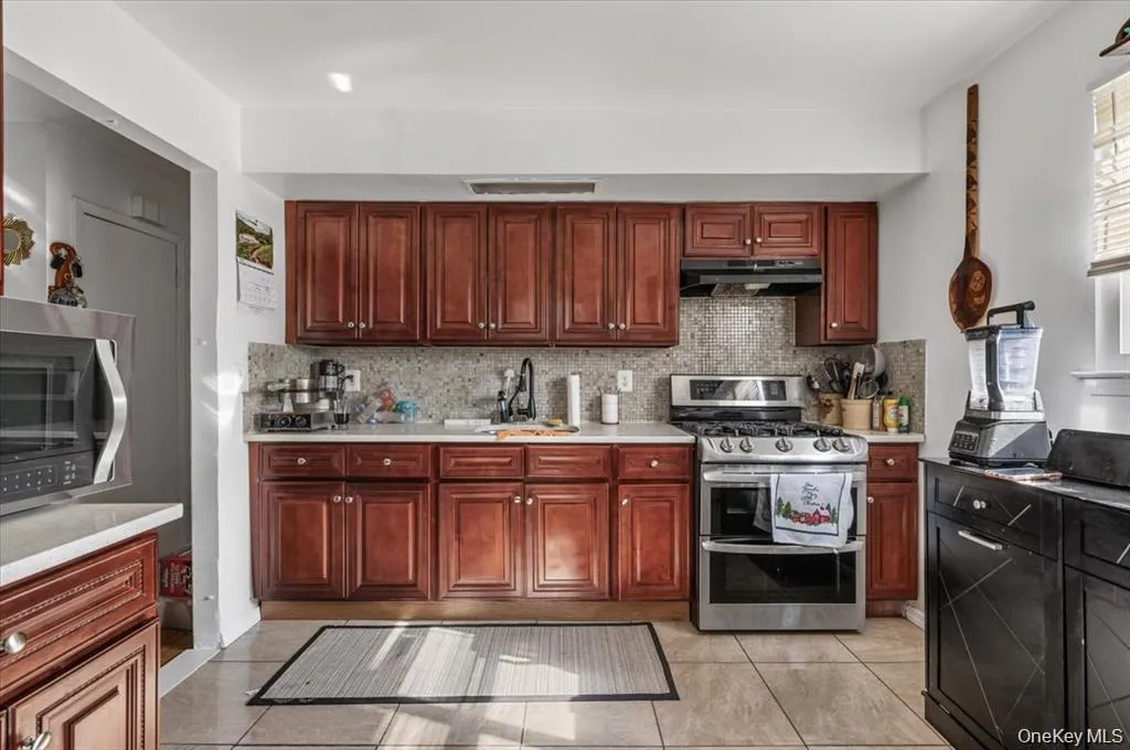 22 Hudson Place, Hempstead, NY, 6 Bedrooms Bedrooms, 8 Rooms Rooms,2 BathroomsBathrooms,Residential Lease,For Rent,Hudson,0,1025793 22 Hudson Place, Hempstead, NY, 6 Bedrooms Bedrooms, 8 Rooms Rooms,2 BathroomsBathrooms,Residential Lease,For Rent,Hudson,0,1025793