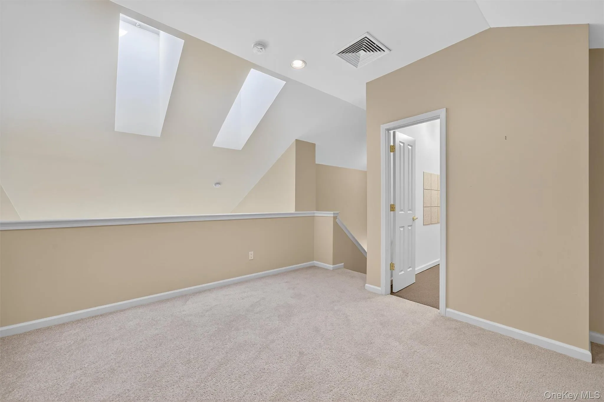 8 Green Court, Middletown, NY, 3 Bedrooms Bedrooms, 9 Rooms Rooms,2 BathroomsBathrooms,Residential,For Rent,Green,0,1025794 8 Green Court, Middletown, NY, 3 Bedrooms Bedrooms, 9 Rooms Rooms,2 BathroomsBathrooms,Residential,For Rent,Green,0,1025794