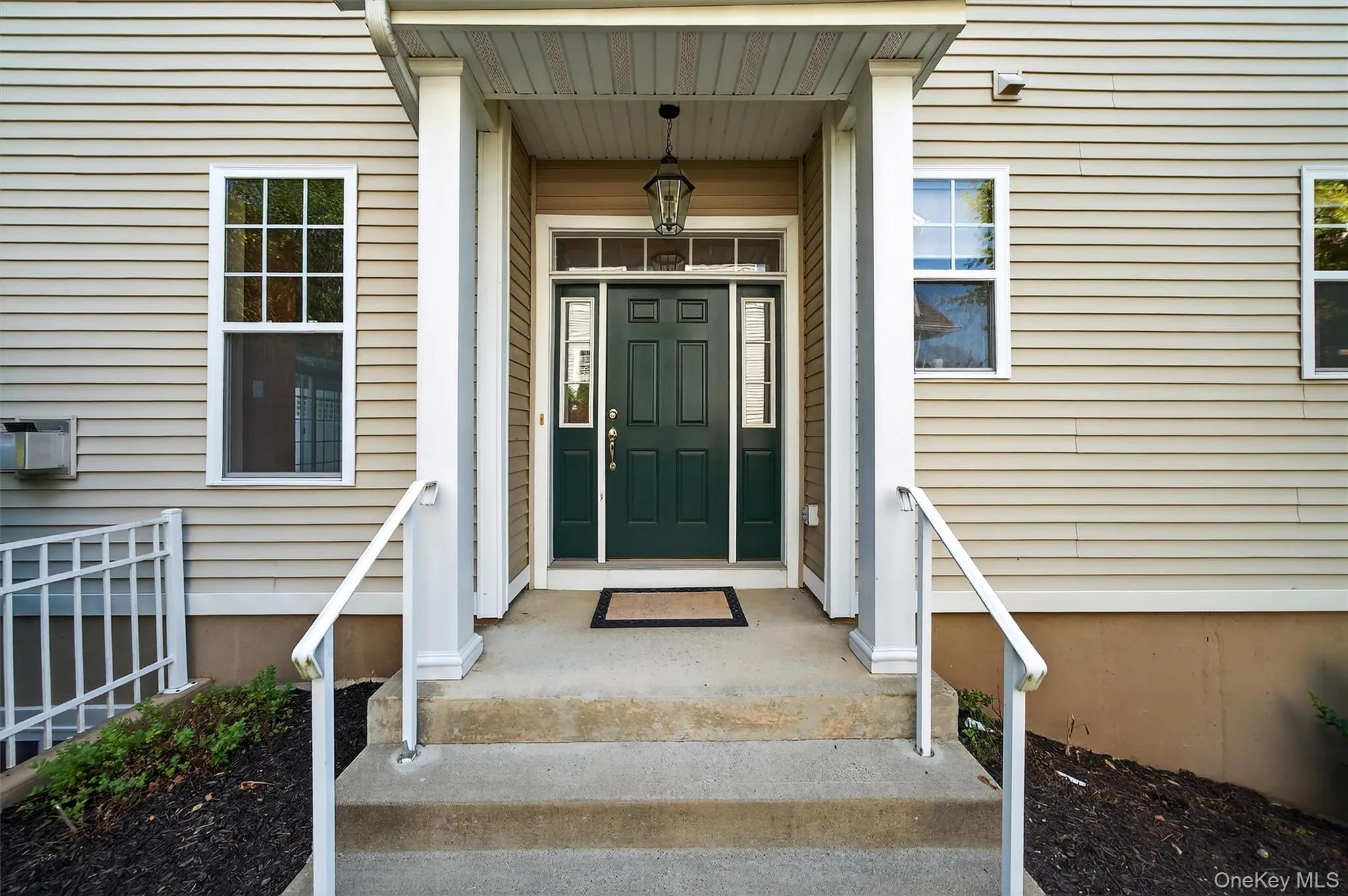8 Green Court, Middletown, NY, 3 Bedrooms Bedrooms, 9 Rooms Rooms,2 BathroomsBathrooms,Residential,For Rent,Green,0,1025794 8 Green Court, Middletown, NY, 3 Bedrooms Bedrooms, 9 Rooms Rooms,2 BathroomsBathrooms,Residential,For Rent,Green,0,1025794