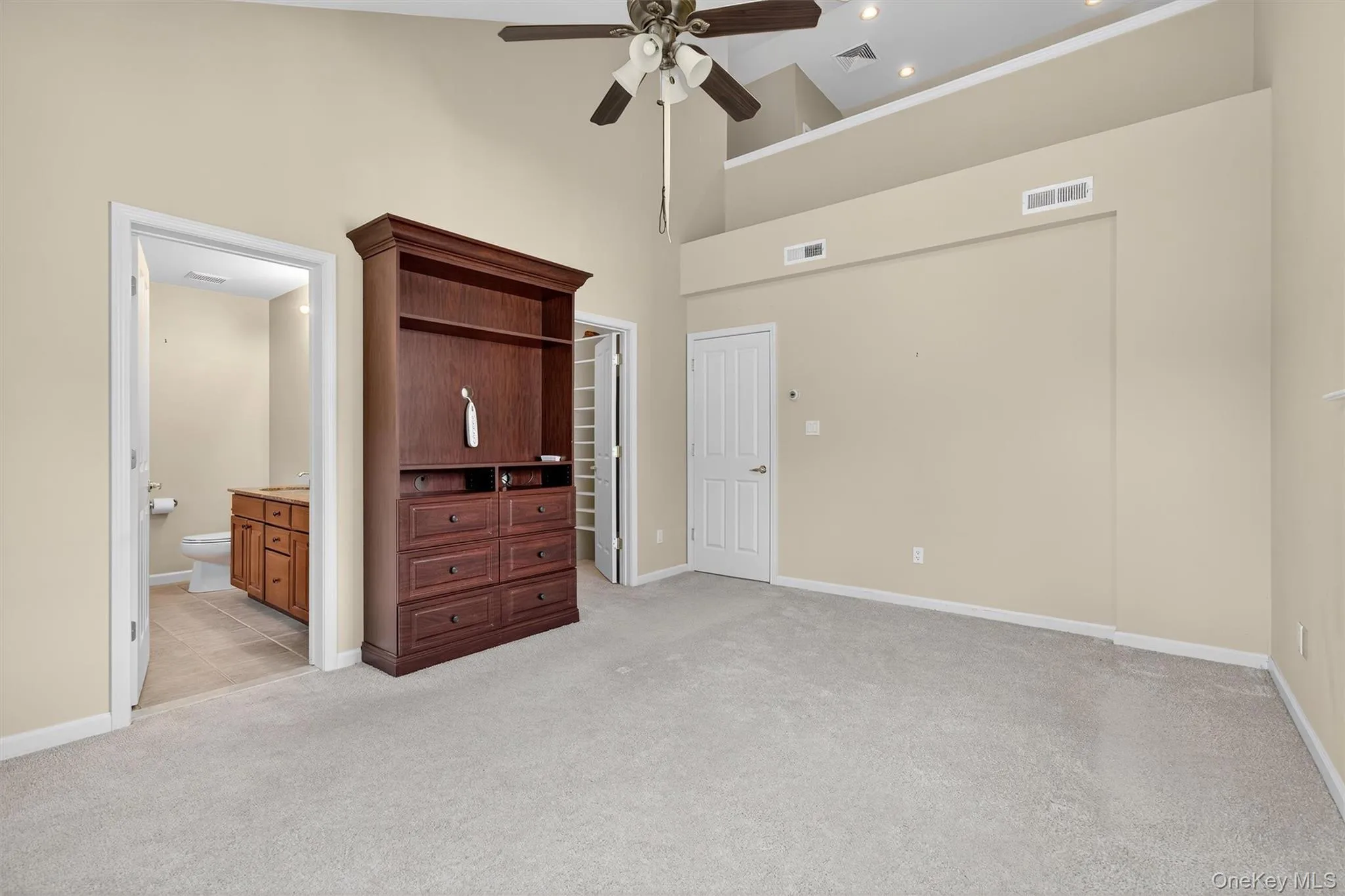 8 Green Court, Middletown, NY, 3 Bedrooms Bedrooms, 9 Rooms Rooms,2 BathroomsBathrooms,Residential,For Rent,Green,0,1025794 8 Green Court, Middletown, NY, 3 Bedrooms Bedrooms, 9 Rooms Rooms,2 BathroomsBathrooms,Residential,For Rent,Green,0,1025794