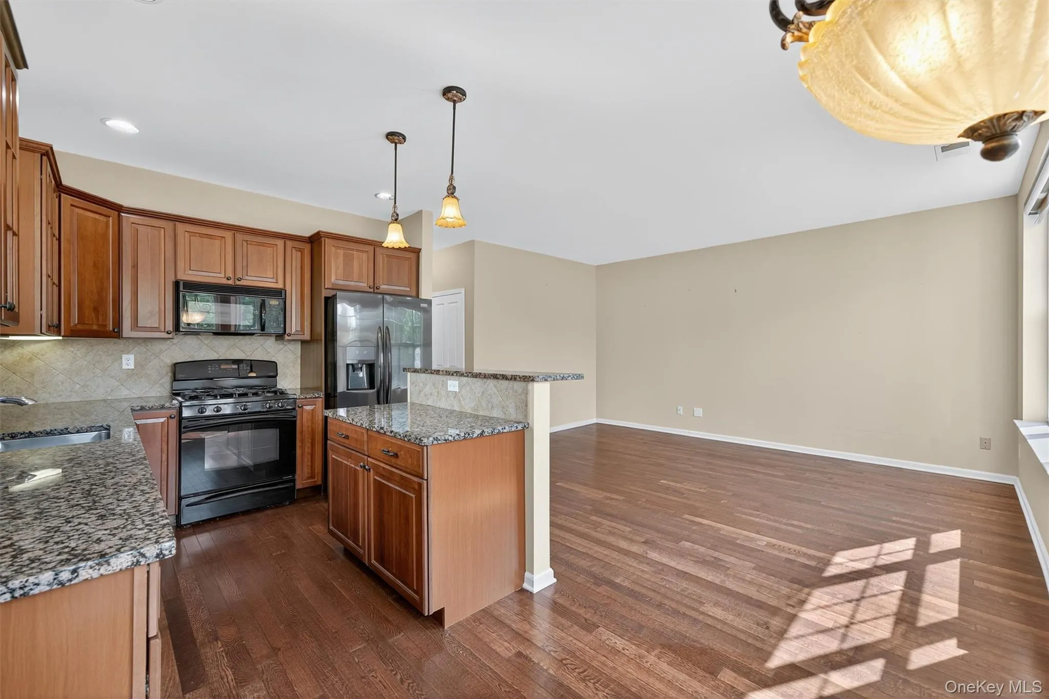 8 Green Court, Middletown, NY, 3 Bedrooms Bedrooms, 9 Rooms Rooms,2 BathroomsBathrooms,Residential,For Rent,Green,0,1025794 8 Green Court, Middletown, NY, 3 Bedrooms Bedrooms, 9 Rooms Rooms,2 BathroomsBathrooms,Residential,For Rent,Green,0,1025794