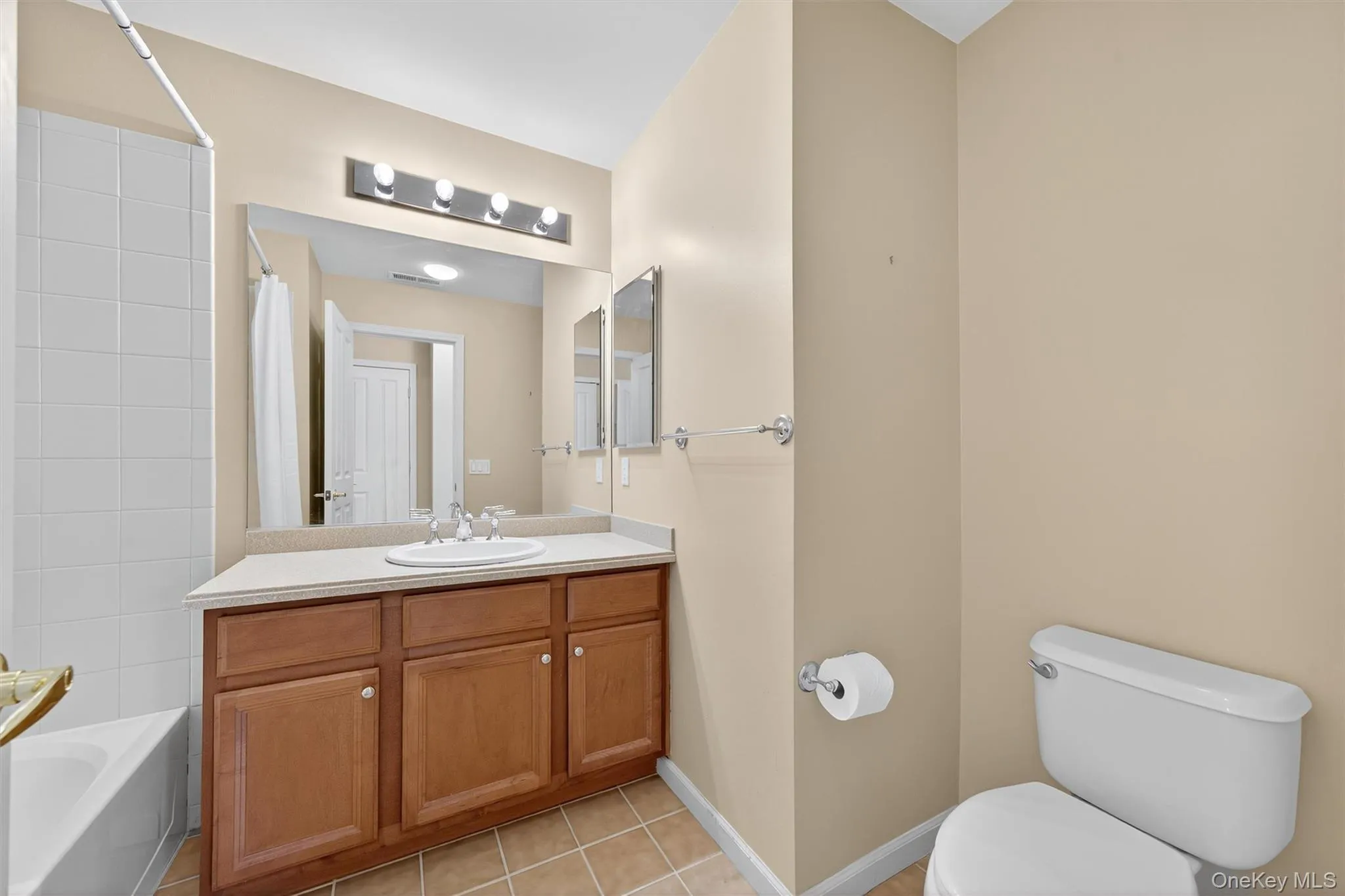 8 Green Court, Middletown, NY, 3 Bedrooms Bedrooms, 9 Rooms Rooms,2 BathroomsBathrooms,Residential,For Rent,Green,0,1025794 8 Green Court, Middletown, NY, 3 Bedrooms Bedrooms, 9 Rooms Rooms,2 BathroomsBathrooms,Residential,For Rent,Green,0,1025794