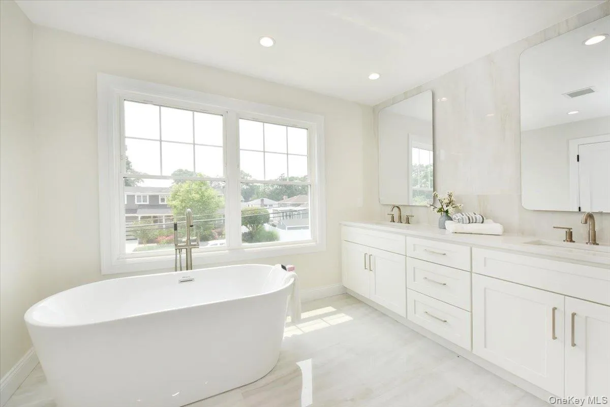 124 North Drive, Oyster Bay, NY, 5 Bedrooms Bedrooms, 9 Rooms Rooms,4 BathroomsBathrooms,Residential,For Rent,North,0,1025802 124 North Drive, Oyster Bay, NY, 5 Bedrooms Bedrooms, 9 Rooms Rooms,4 BathroomsBathrooms,Residential,For Rent,North,0,1025802