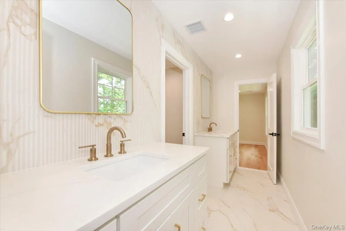 124 North Drive, Oyster Bay, NY, 5 Bedrooms Bedrooms, 9 Rooms Rooms,4 BathroomsBathrooms,Residential,For Rent,North,0,1025802 124 North Drive, Oyster Bay, NY, 5 Bedrooms Bedrooms, 9 Rooms Rooms,4 BathroomsBathrooms,Residential,For Rent,North,0,1025802