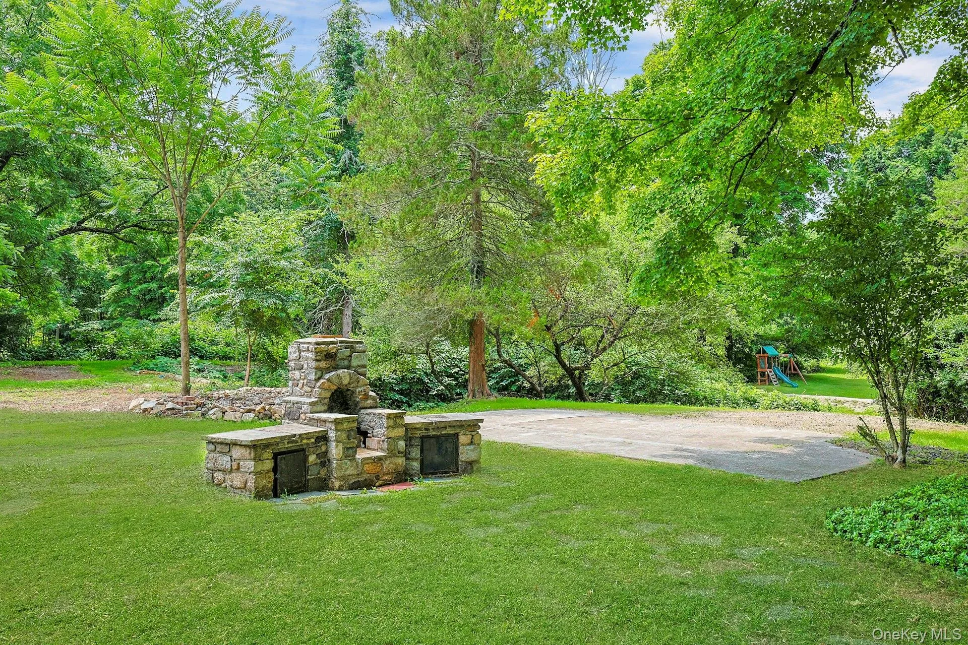Fire pit/barbecue and patio Fire pit/barbecue and patio