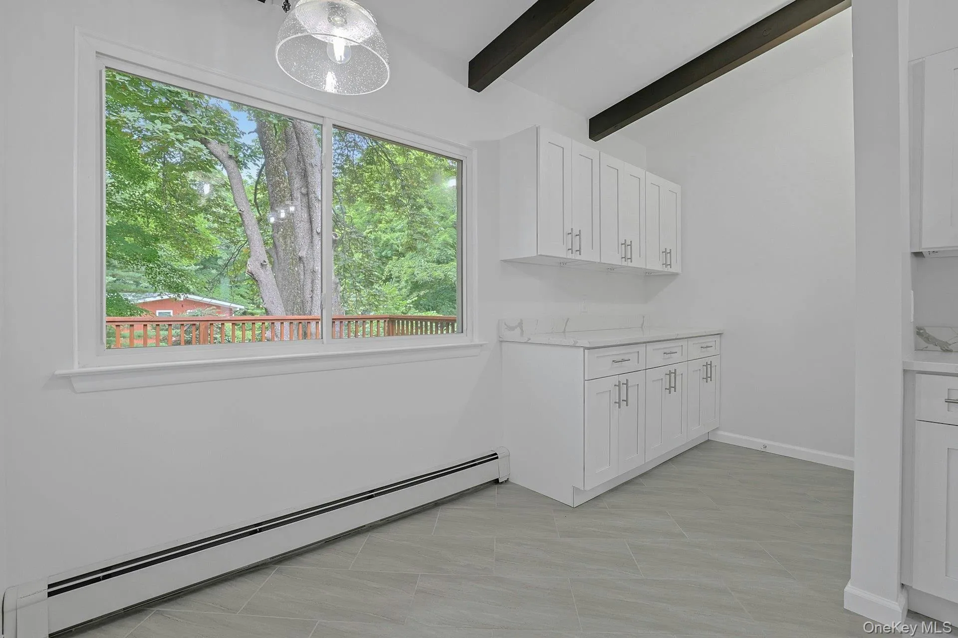 Large Kitchen window to look outside at the backyard also brining in lots of natural light Large Kitchen window to look outside at the backyard also brining in lots of natural light