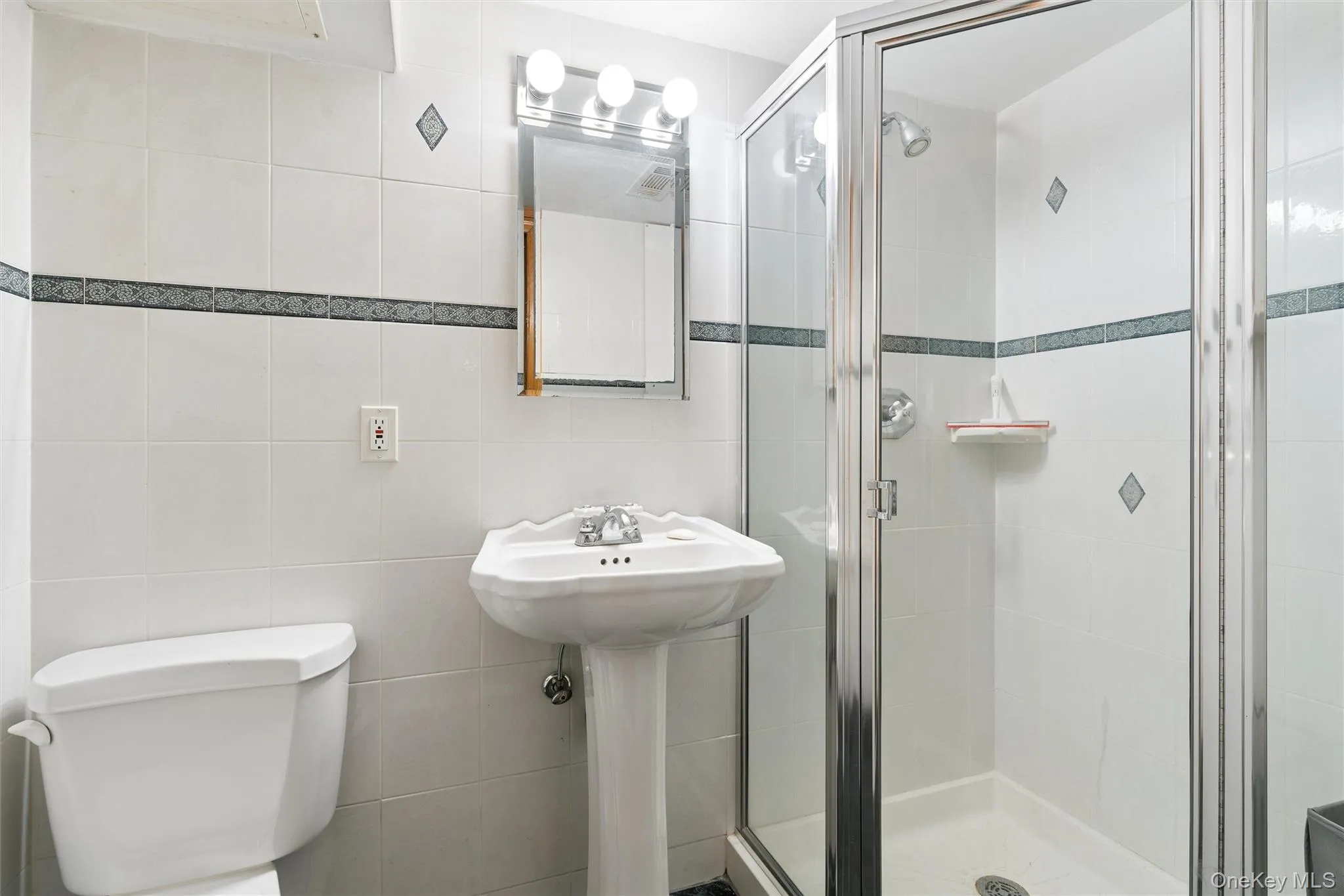 114 Miller Road, Oyster Bay, NY, 2 Bedrooms Bedrooms, 5 Rooms Rooms,2 BathroomsBathrooms,Residential,For Rent,Miller,0,1025821 114 Miller Road, Oyster Bay, NY, 2 Bedrooms Bedrooms, 5 Rooms Rooms,2 BathroomsBathrooms,Residential,For Rent,Miller,0,1025821