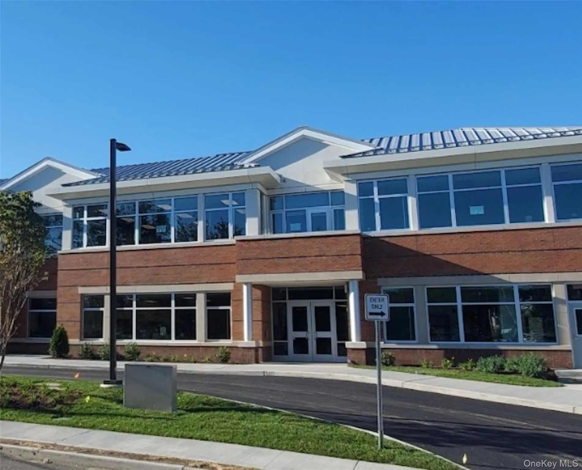 Newly built Hutchinson Elementary School Newly built Hutchinson Elementary School