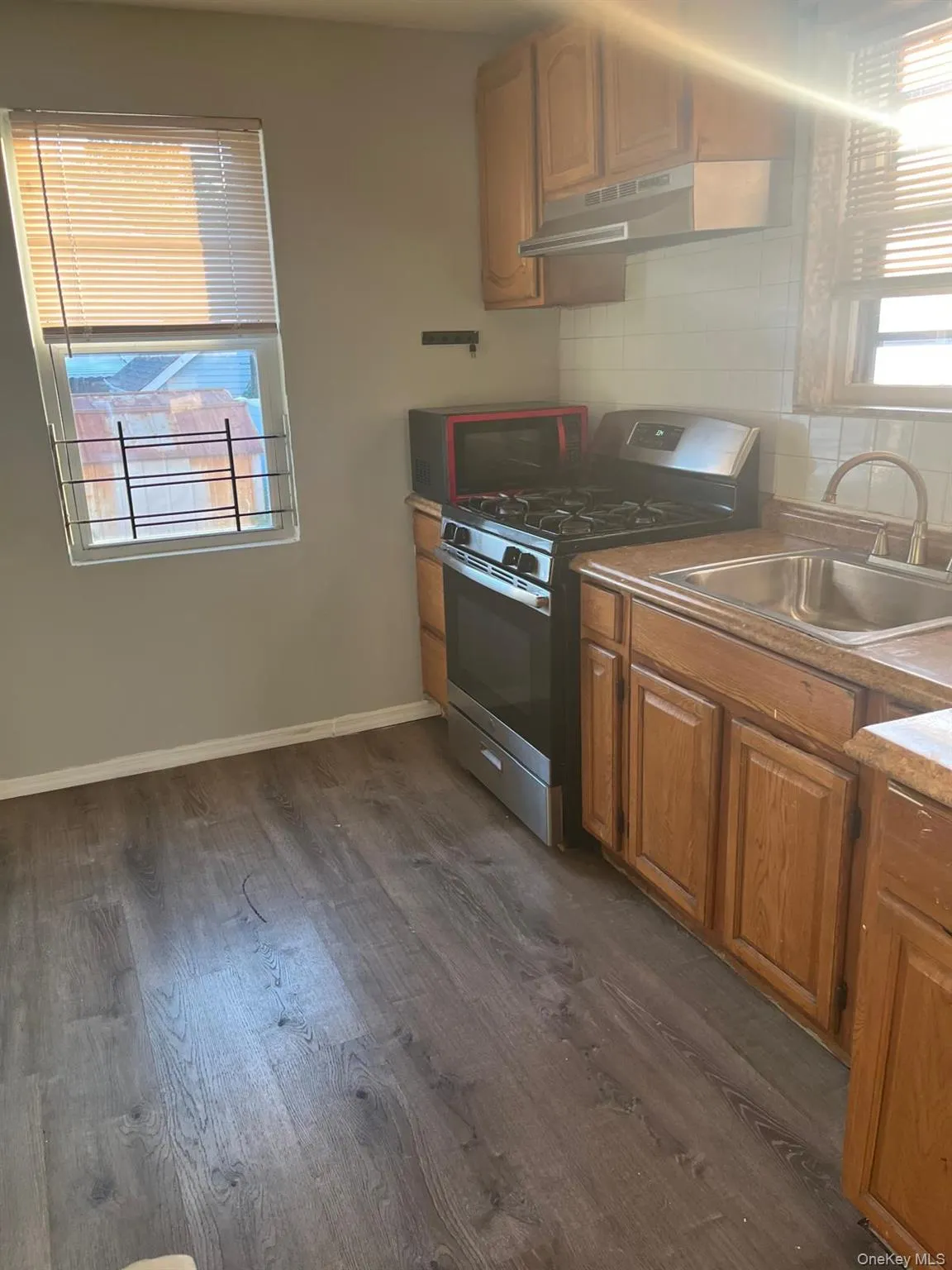 9324 207th Street, New York, NY, 4 Bedrooms Bedrooms, 8 Rooms Rooms,2 BathroomsBathrooms,Residential Lease,For Rent,207th,0,1025830 9324 207th Street, New York, NY, 4 Bedrooms Bedrooms, 8 Rooms Rooms,2 BathroomsBathrooms,Residential Lease,For Rent,207th,0,1025830