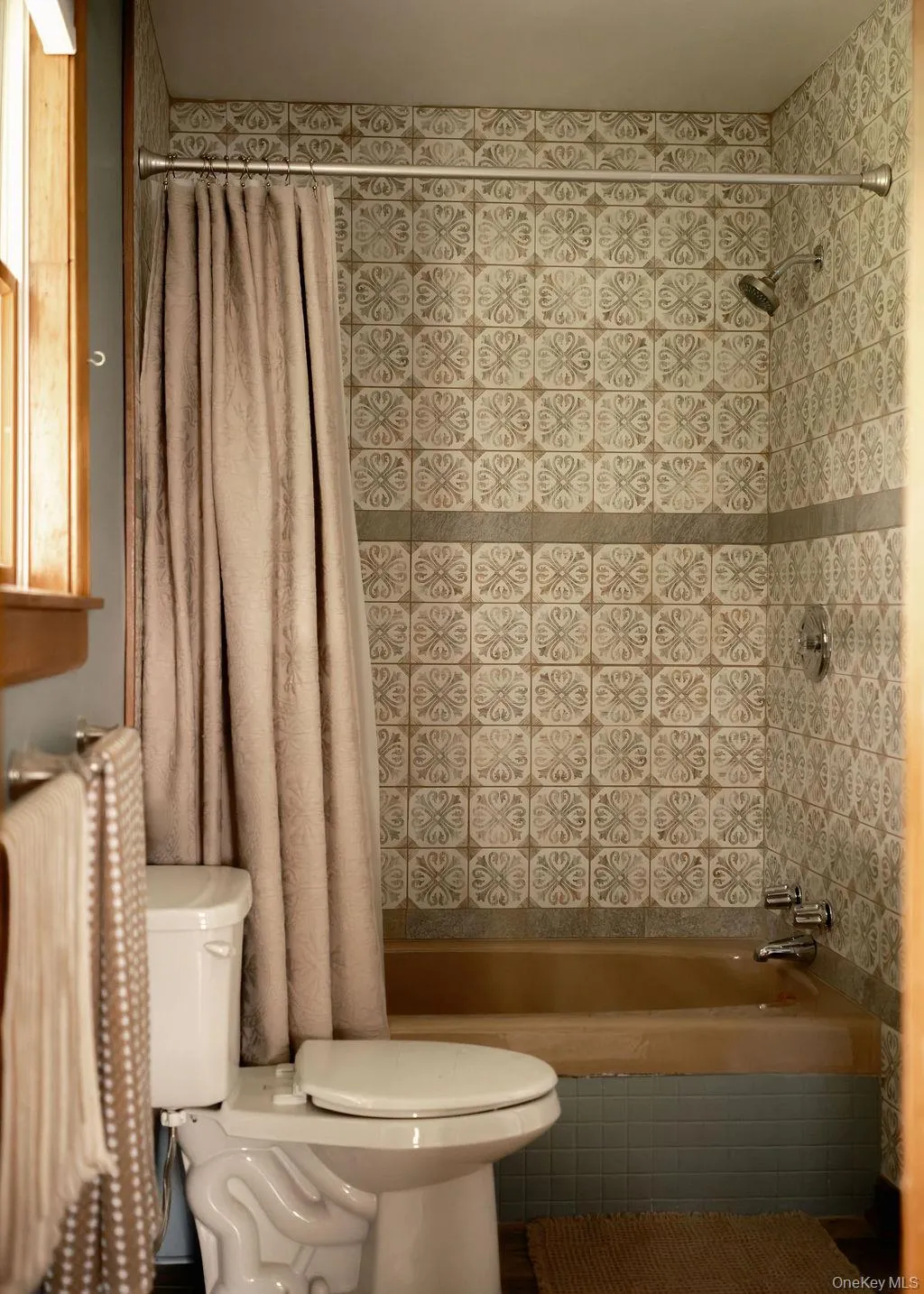 New tile in bathroom in apartement New tile in bathroom in apartement